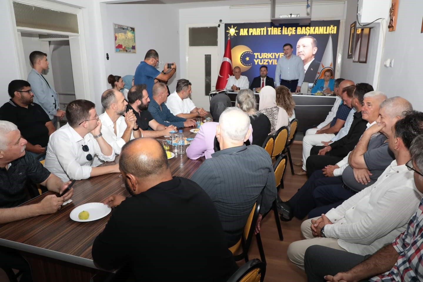 İzmir AK Parti’den Tire’ye çıkarma
