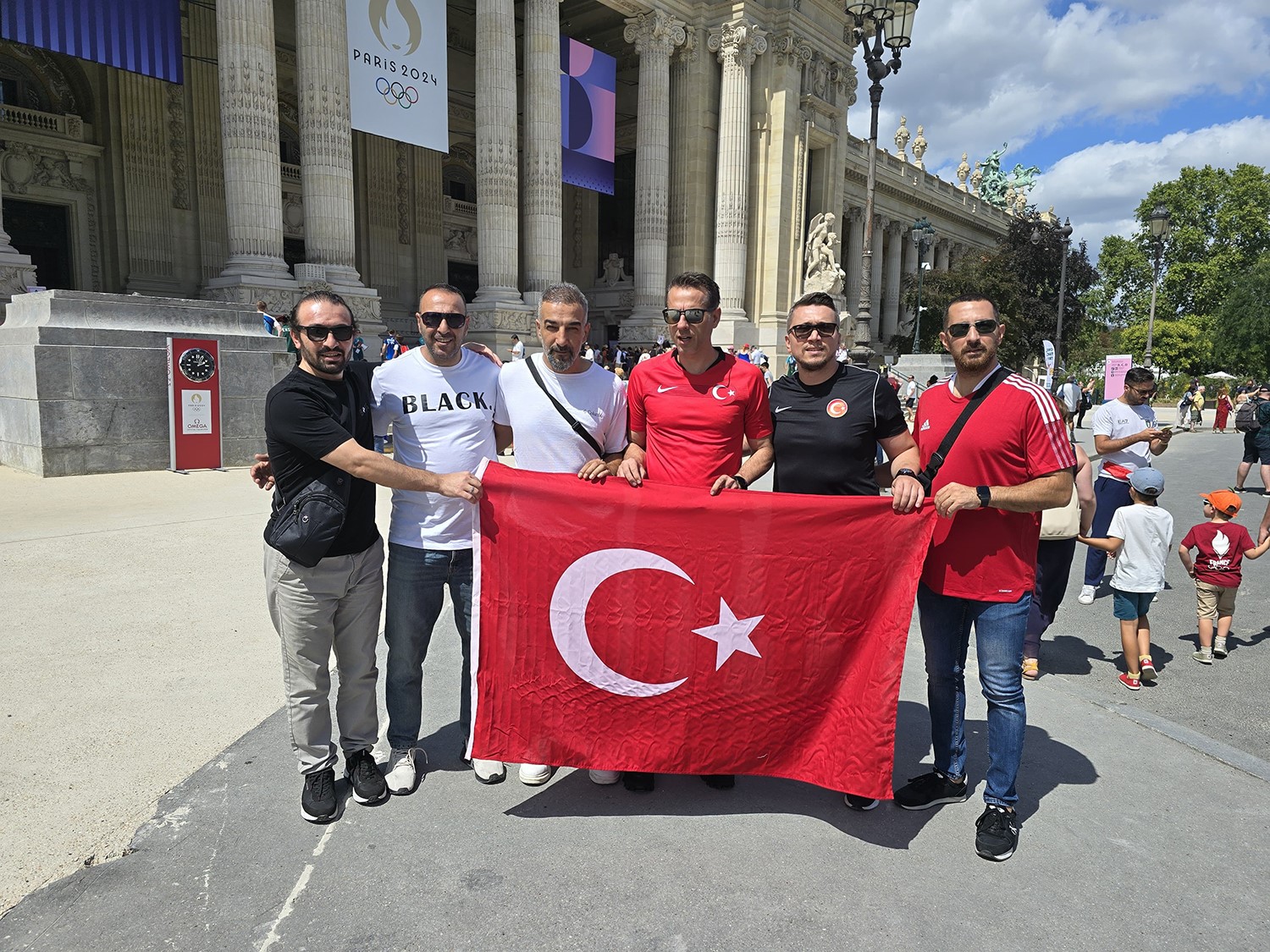 Tanrıkulu ve Öksüz Paris 2024’te milli sporcuları yalnız bırakmadı
