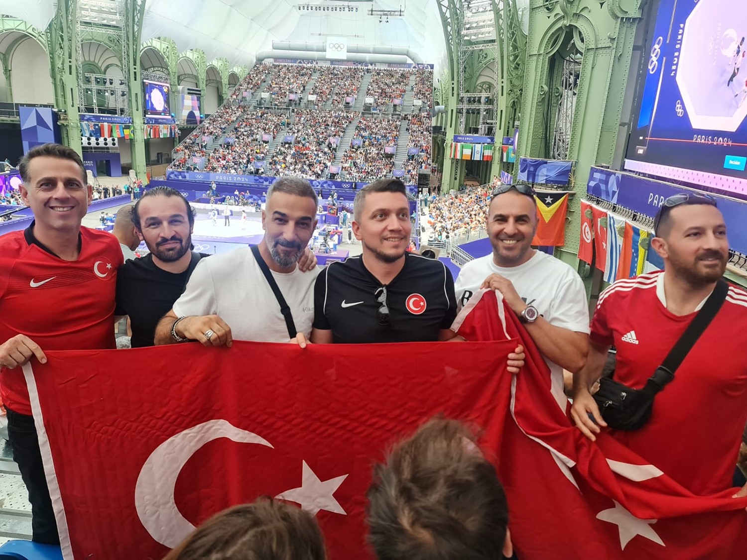 Tanrıkulu ve Öksüz Paris 2024’te milli sporcuları yalnız bırakmadı
