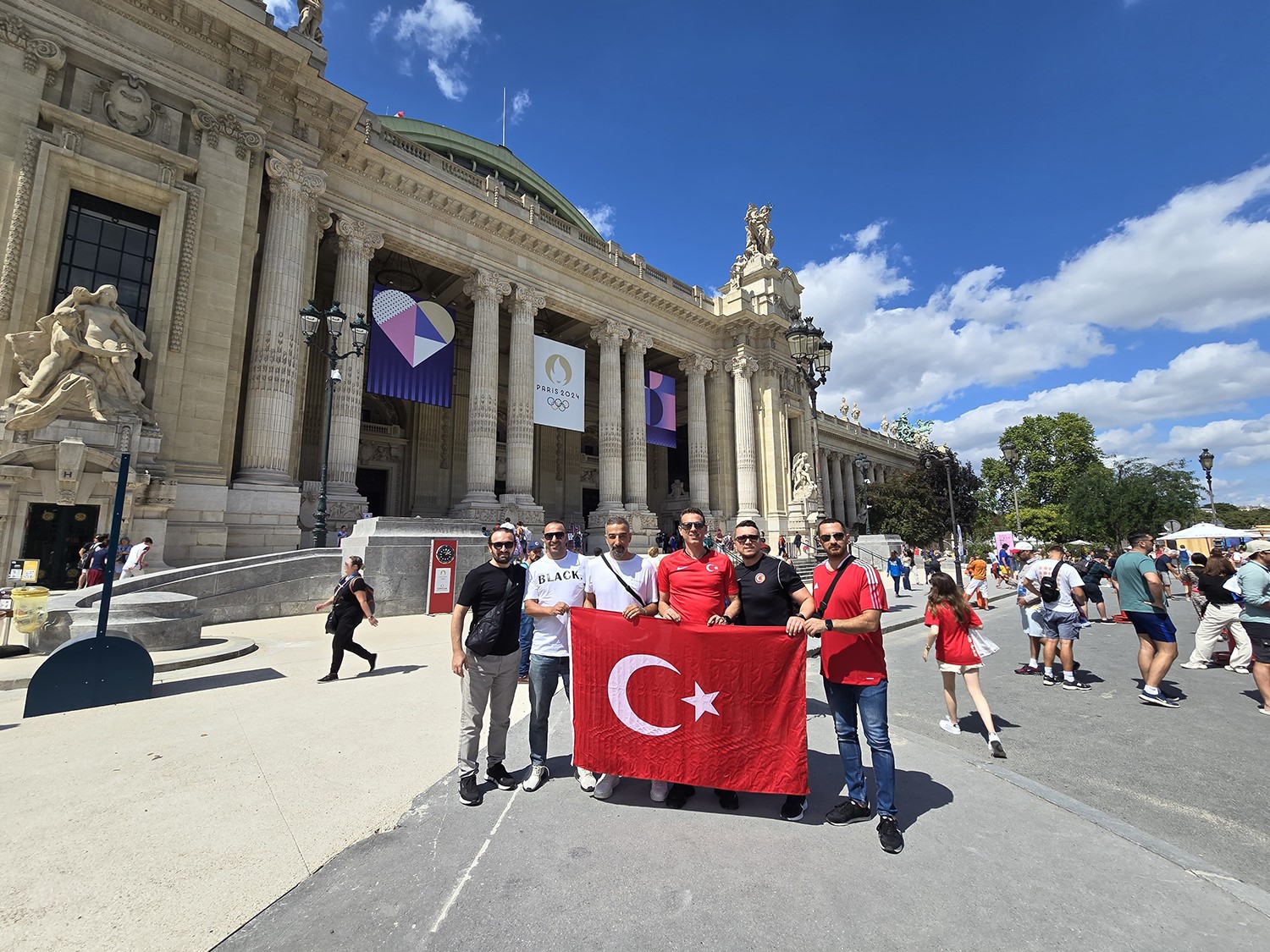 Tanrıkulu ve Öksüz Paris 2024’te milli sporcuları yalnız bırakmadı
