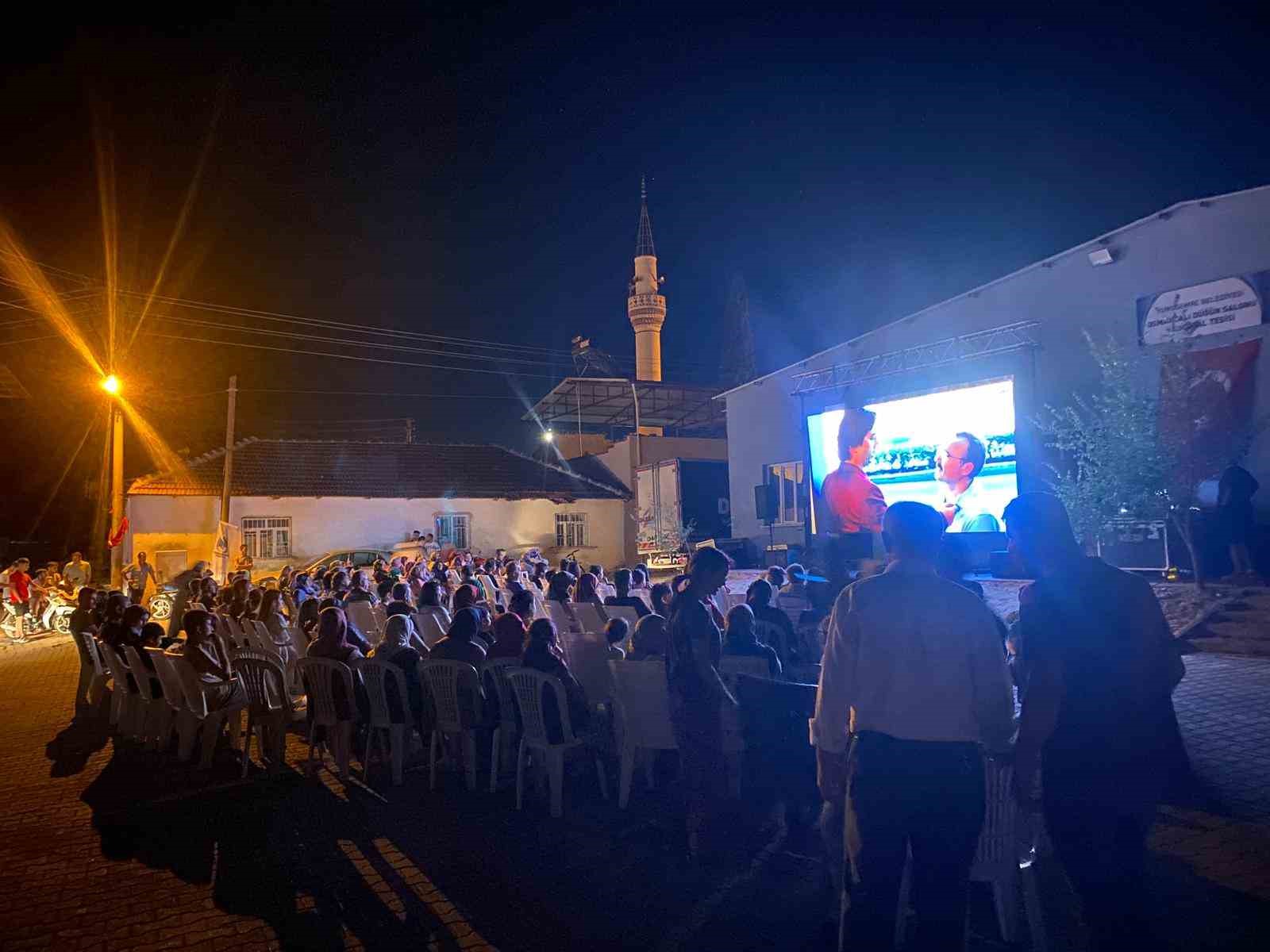 Yunusemre’de açık hava sinema akşamları başladı
