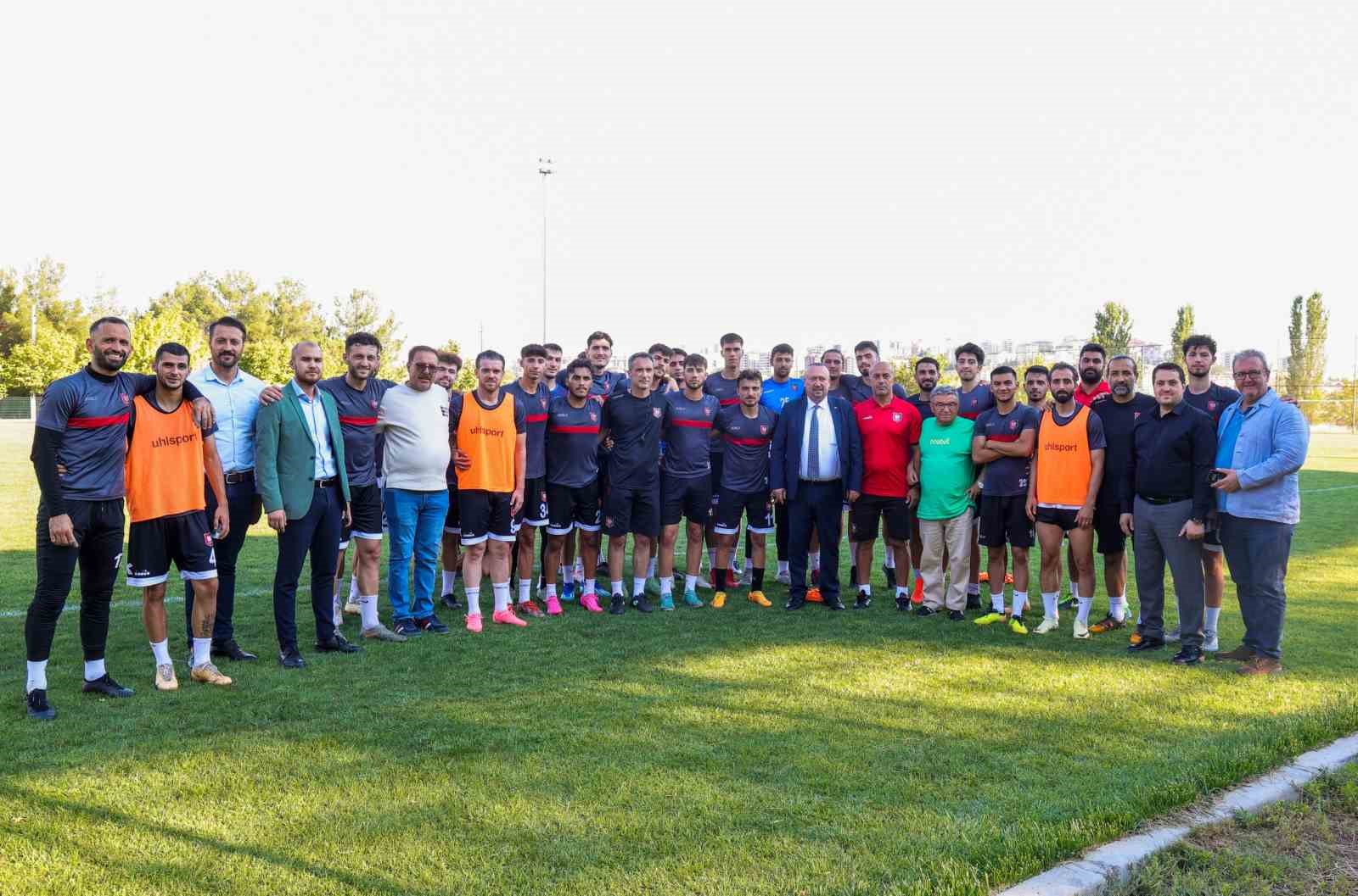 Başkan Yalım’dan Uşakspor antrenmanına ziyaret
