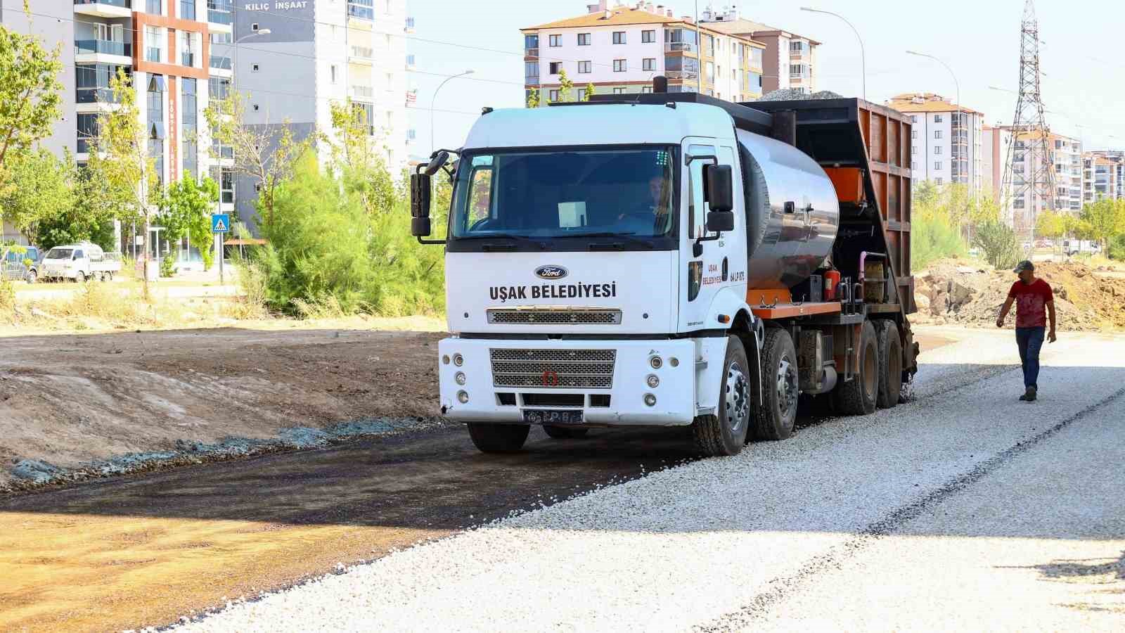 Uşak Belediyesi alt ve üst yapı çalışmalarına devam ediyor
