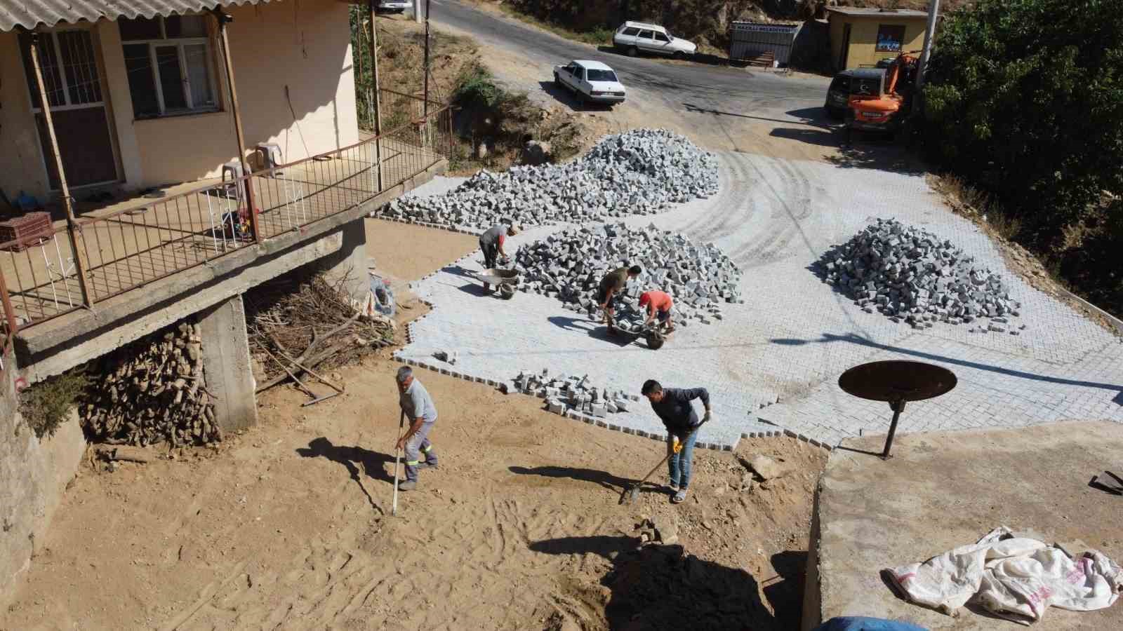 Derebaşı Mahallesi’ndeki yol yapılıyor
