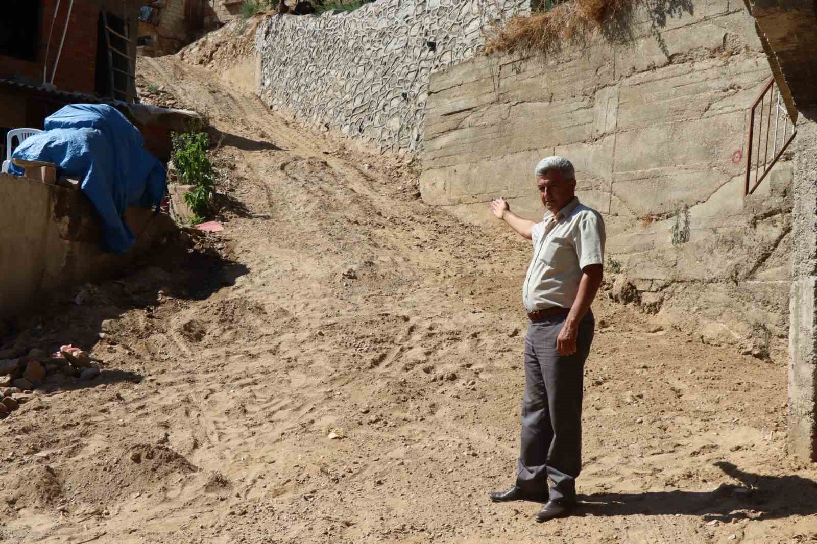 Derebaşı Mahallesi’ndeki yol yapılıyor
