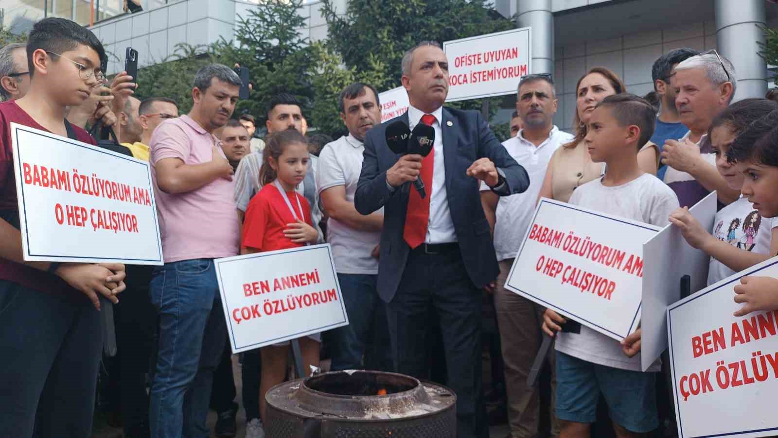 Gaziantep’te çalışma koşullarına sitem eden mali müşavirler ruhsat yaktı
