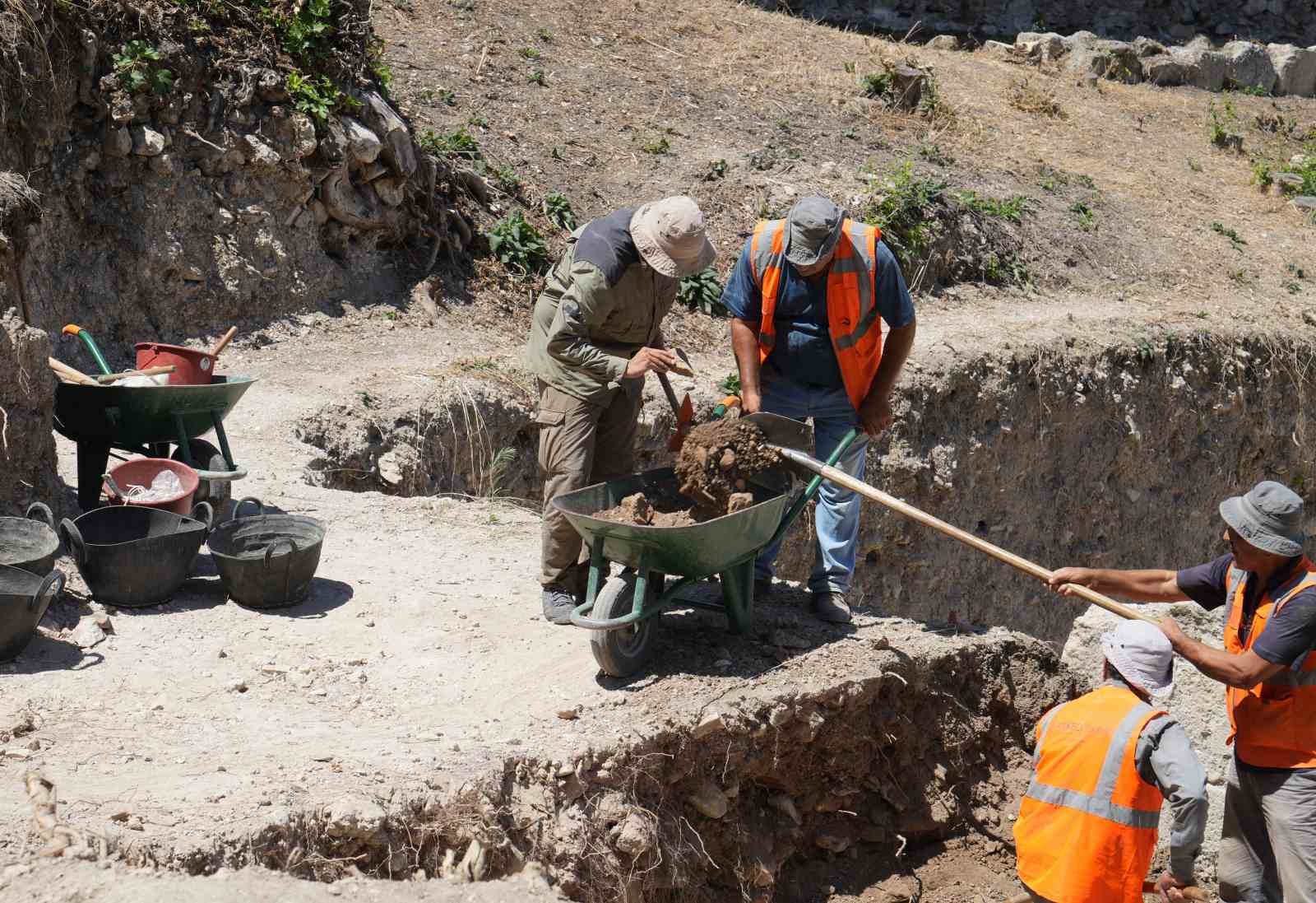 Tarihe ışık tutan Bathonea Antik Kenti’nde kazılar yeniden başladı
