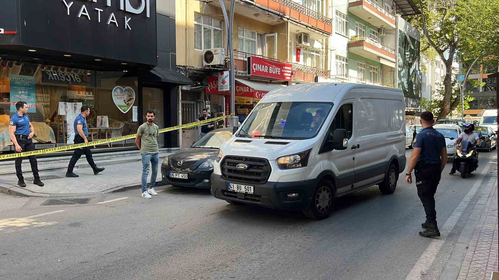 Korkuya sebep olan şüpheli valiz fünye ile patlatıldı
