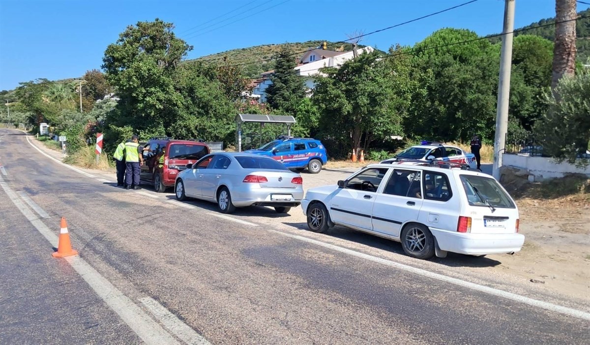 Balıkesir’de jandarmadan trafik denetimi: 16 araç trafikten men
