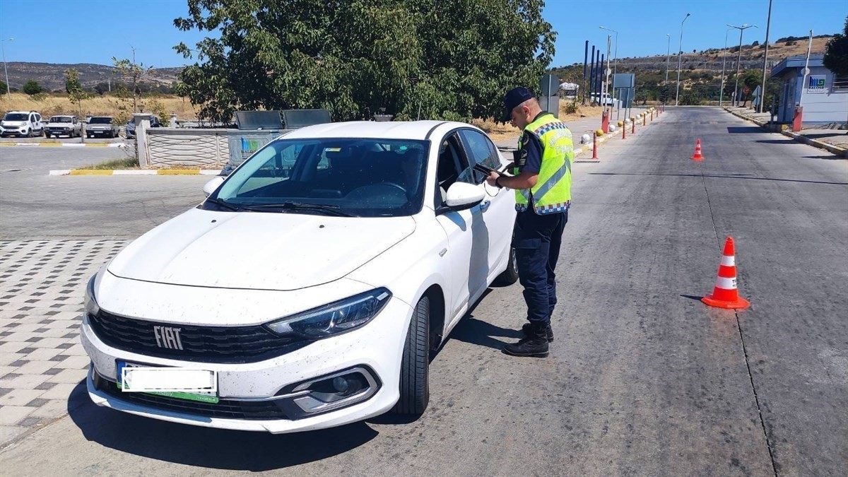 Balıkesir’de jandarmadan trafik denetimi: 16 araç trafikten men
