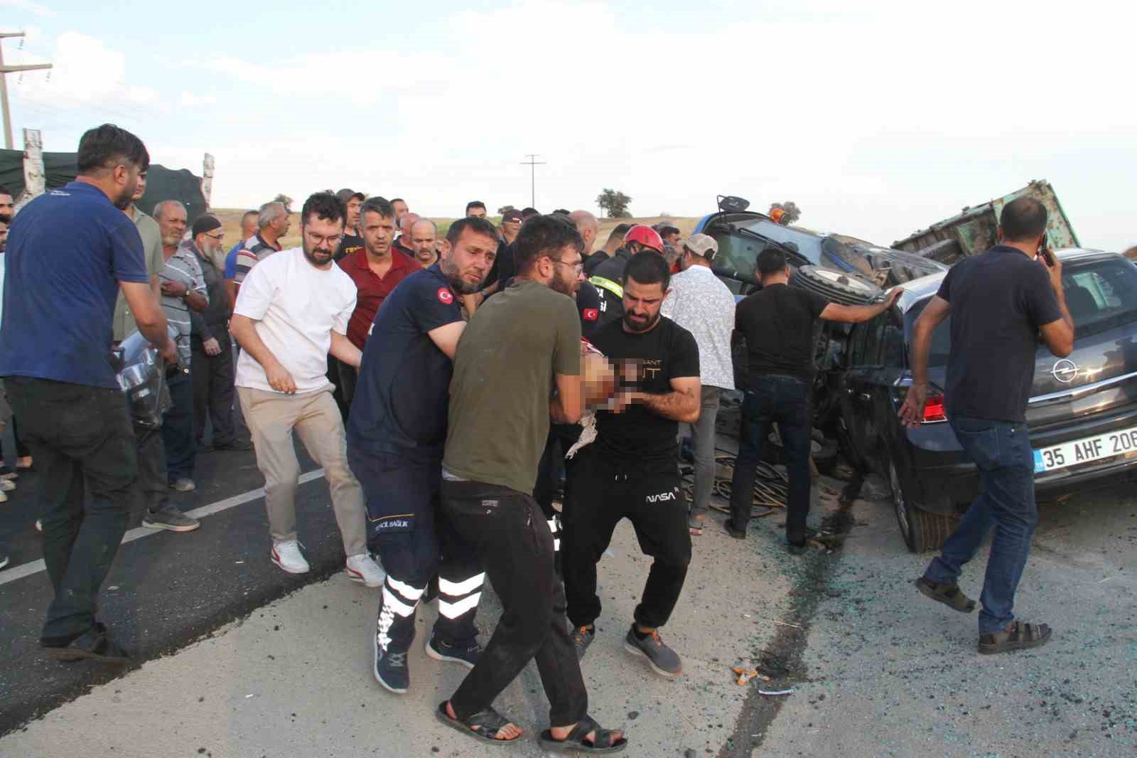 Otomobille çarpışan traktörün sürücüsü öldü
