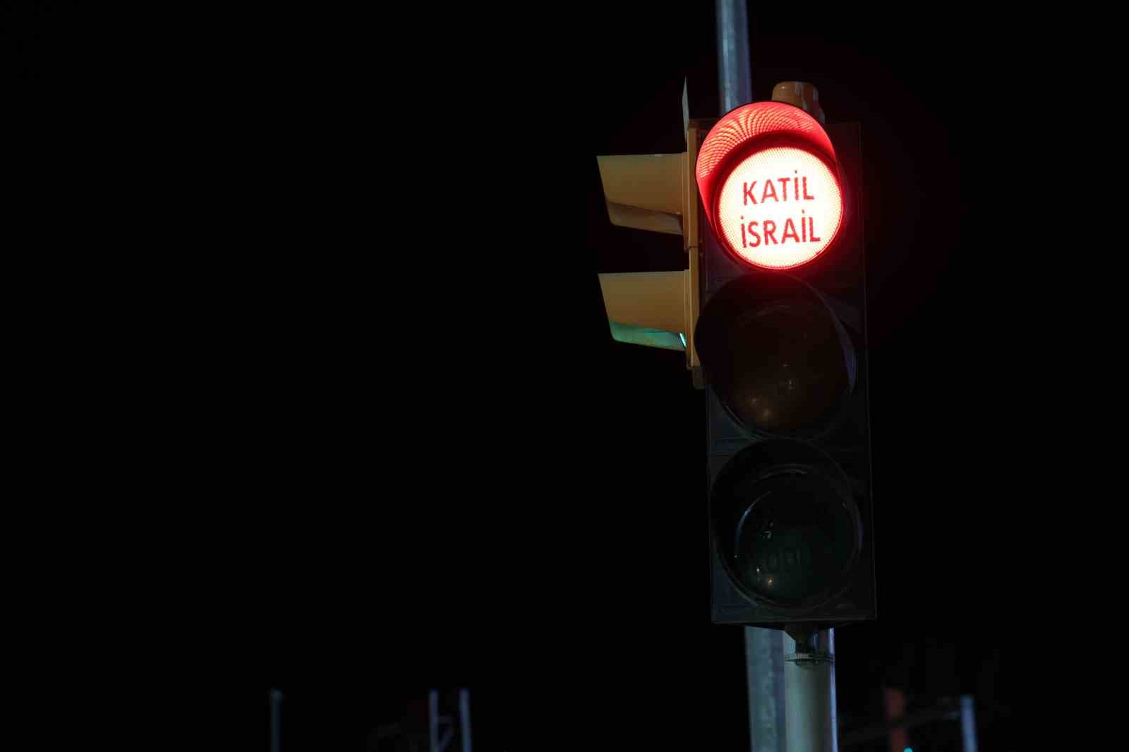 Elazığ’da “Özgür Kudüs” çağrısı trafik ışıklarında
