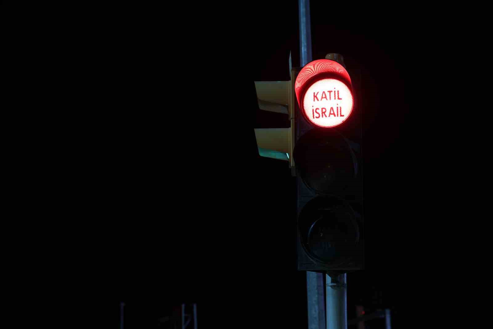 Elazığ’da “Özgür Kudüs” çağrısı trafik ışıklarında
