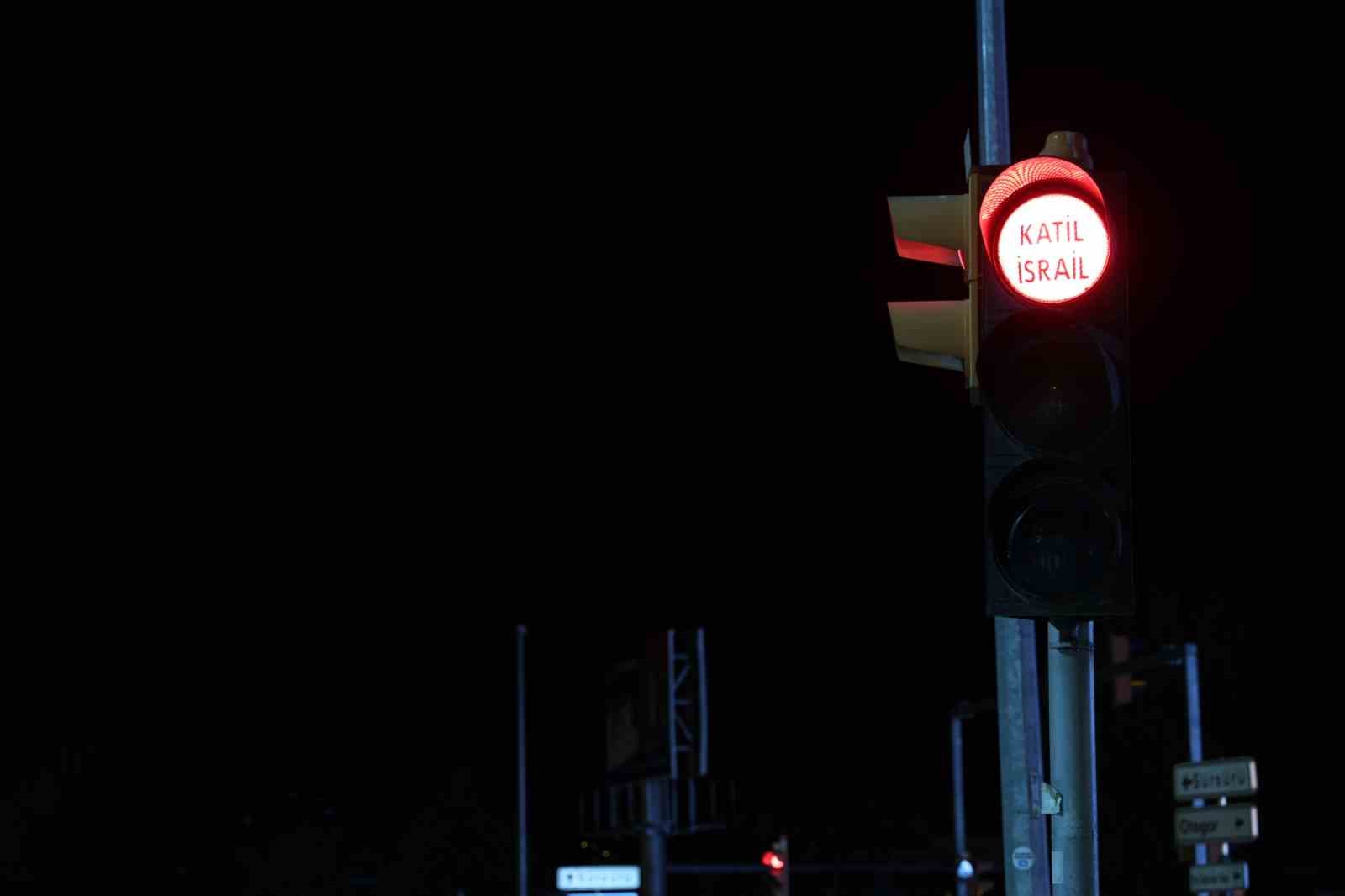 Elazığ’da “Özgür Kudüs” çağrısı trafik ışıklarında
