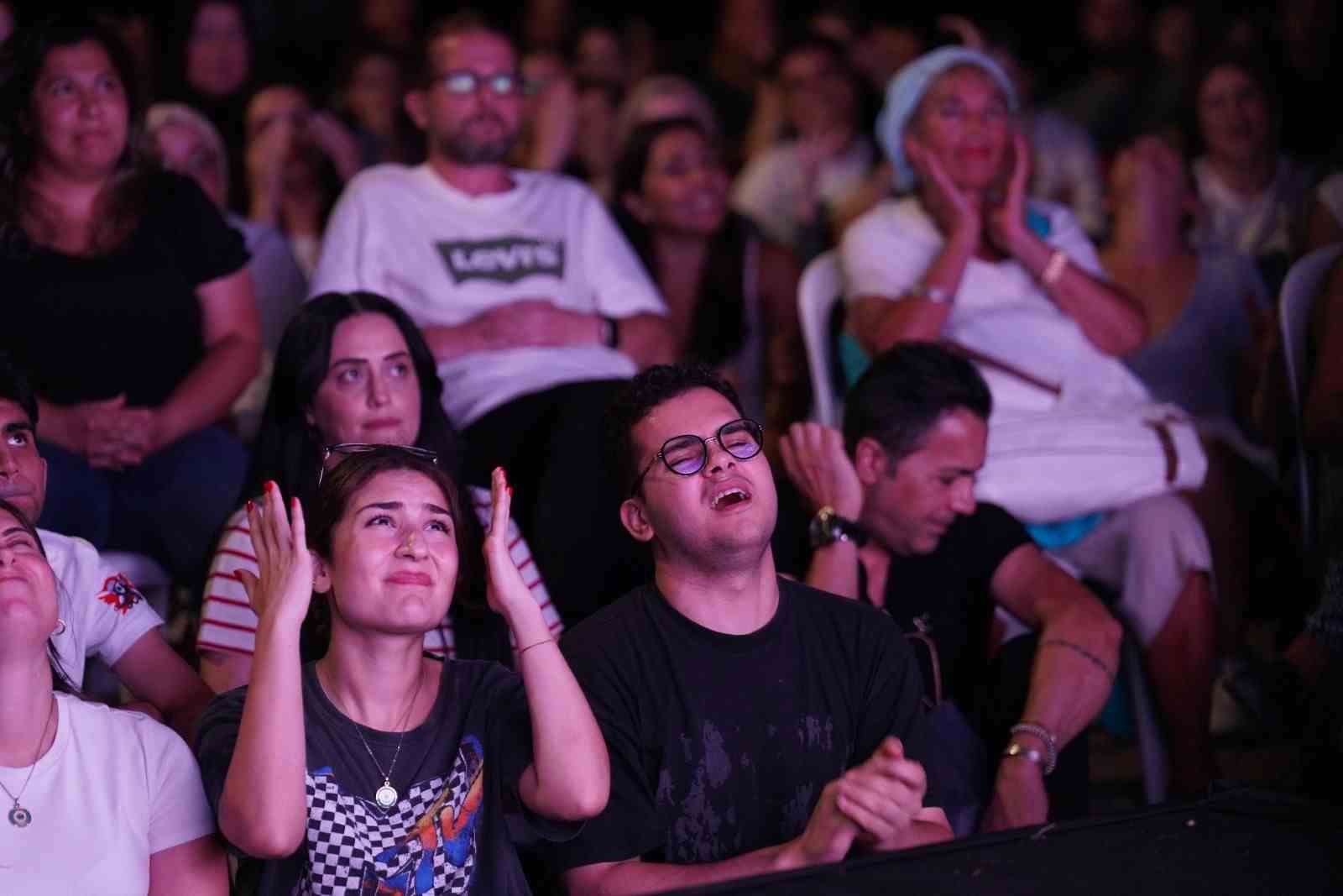 Şişliler, A Milli Kadın Voleybol Takımı’nın maçını dev ekrandan izledi
