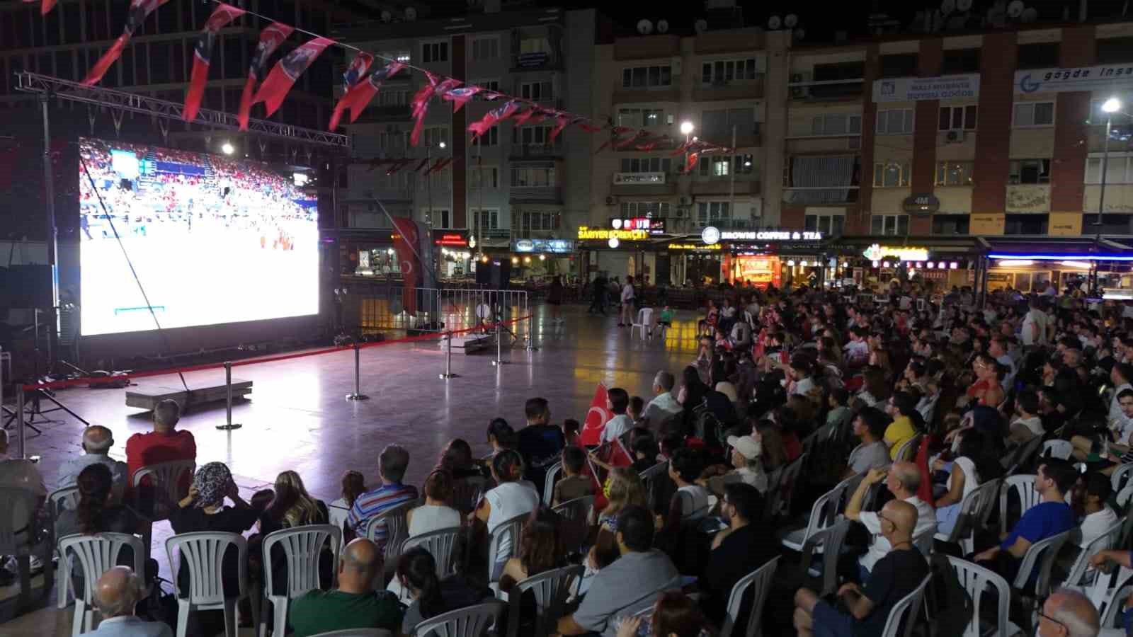 Aydınlılar filenin sultanları için tek yürek oldu
