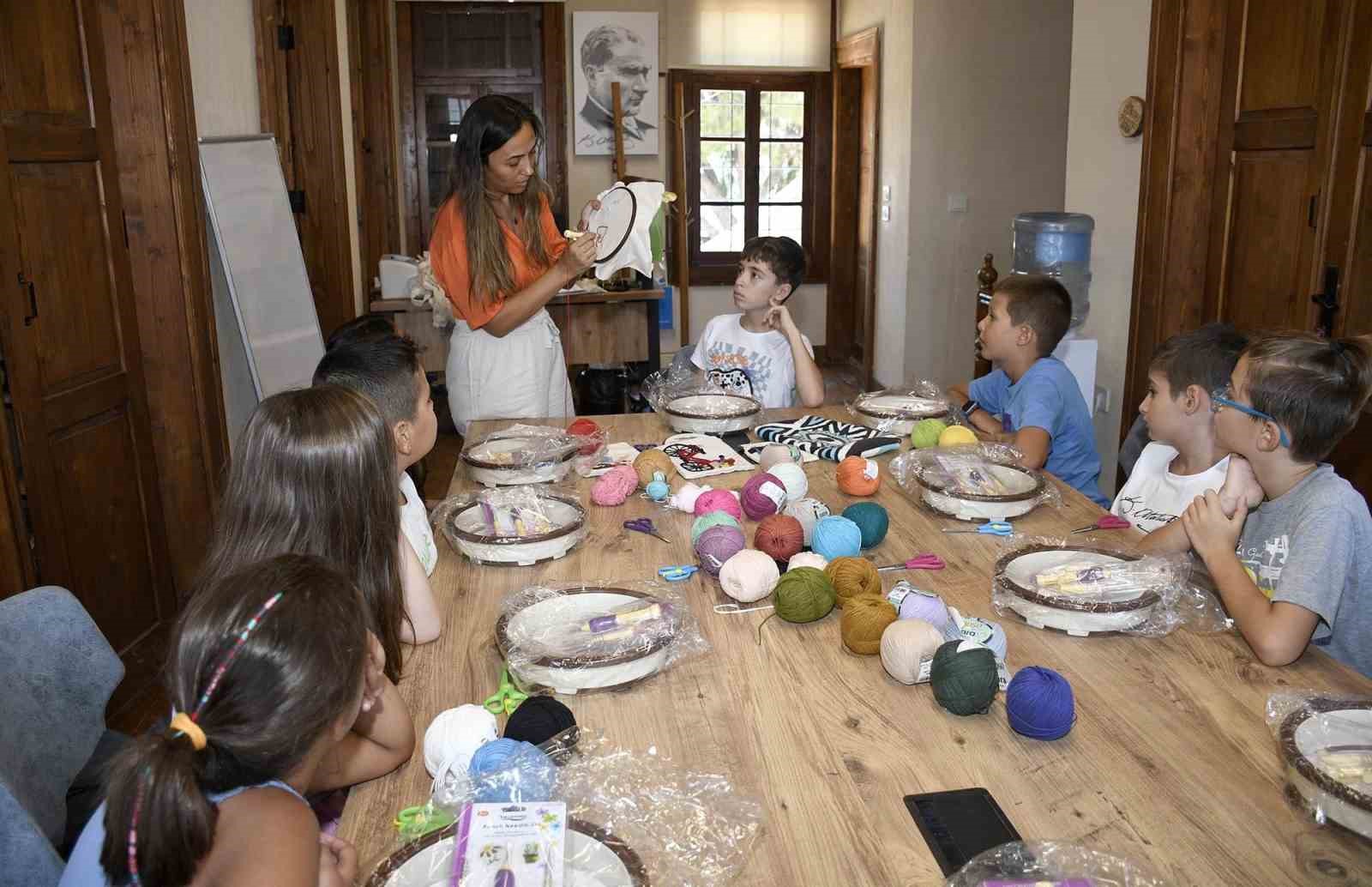 Kuşadalı çocuklar SEYAKMER’de öğrenerek gelişiyor
