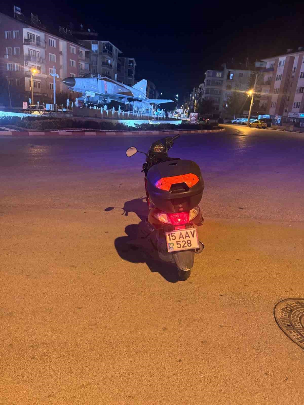 Burdur’da otomobil ile motosiklet çarpıştı: 2 yaralı
