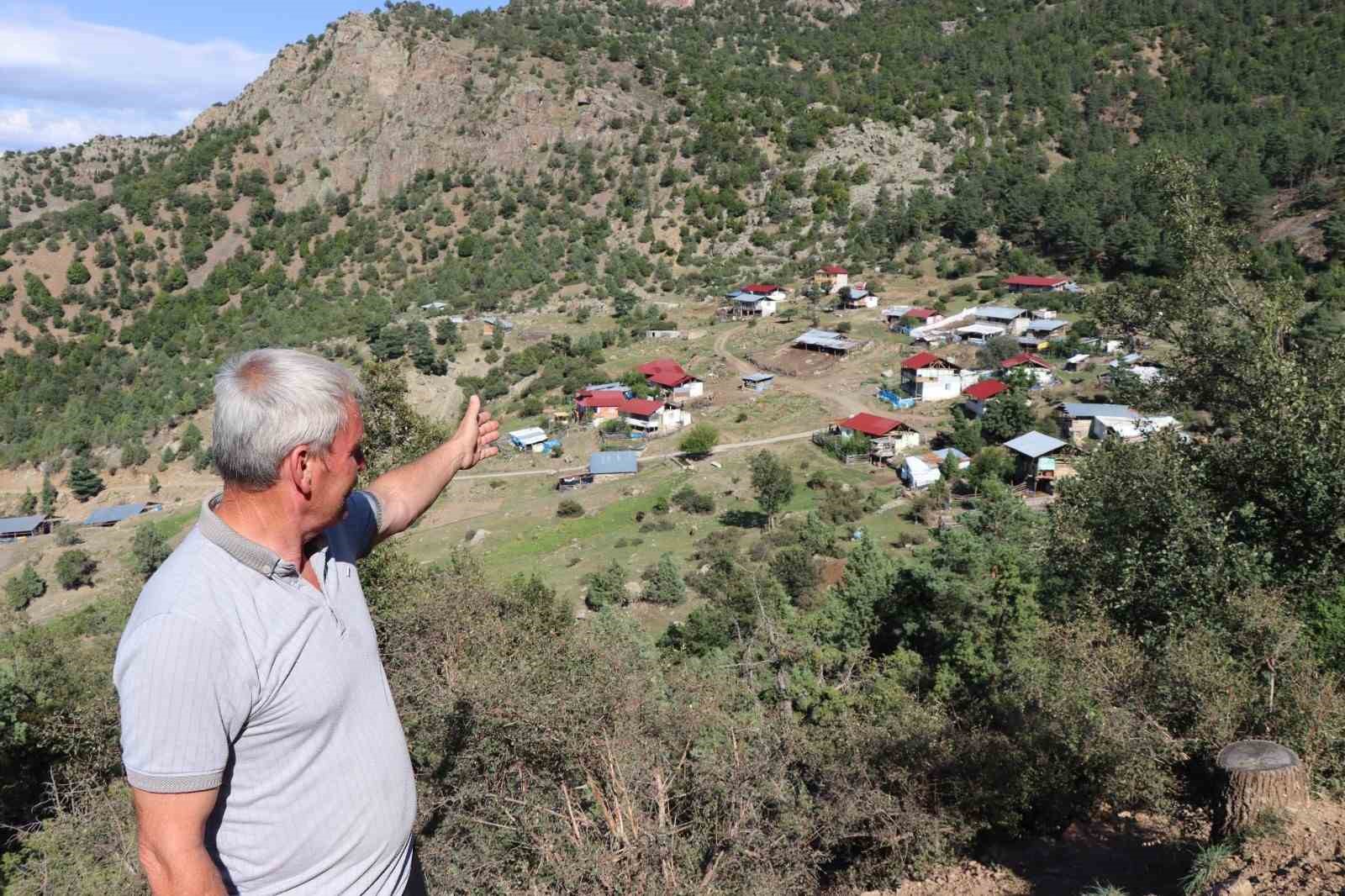 Oltu’da çiftçiler tapu sorununun çözülmesini istiyor
