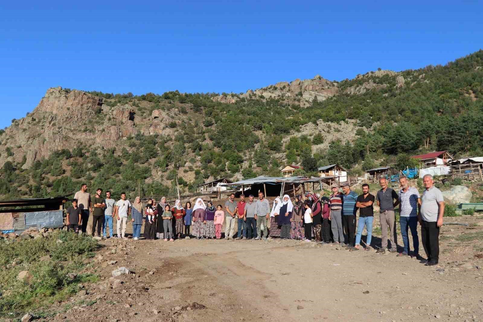 Oltu’da çiftçiler tapu sorununun çözülmesini istiyor
