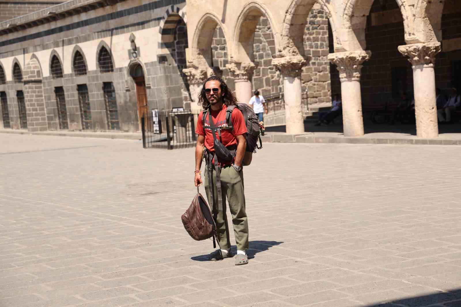 Evden kovulan tam zamanlı gezgin, 5 yılda 71 şehir 7 ülke gezdi
