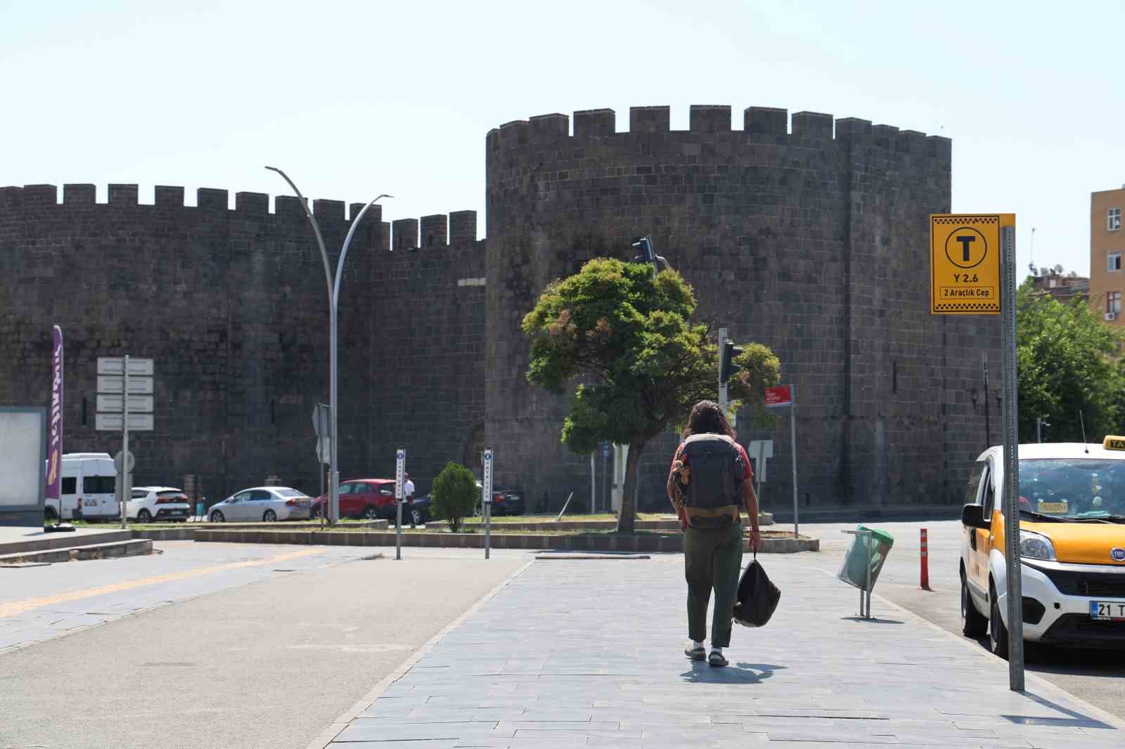 Evden kovulan tam zamanlı gezgin, 5 yılda 71 şehir 7 ülke gezdi
