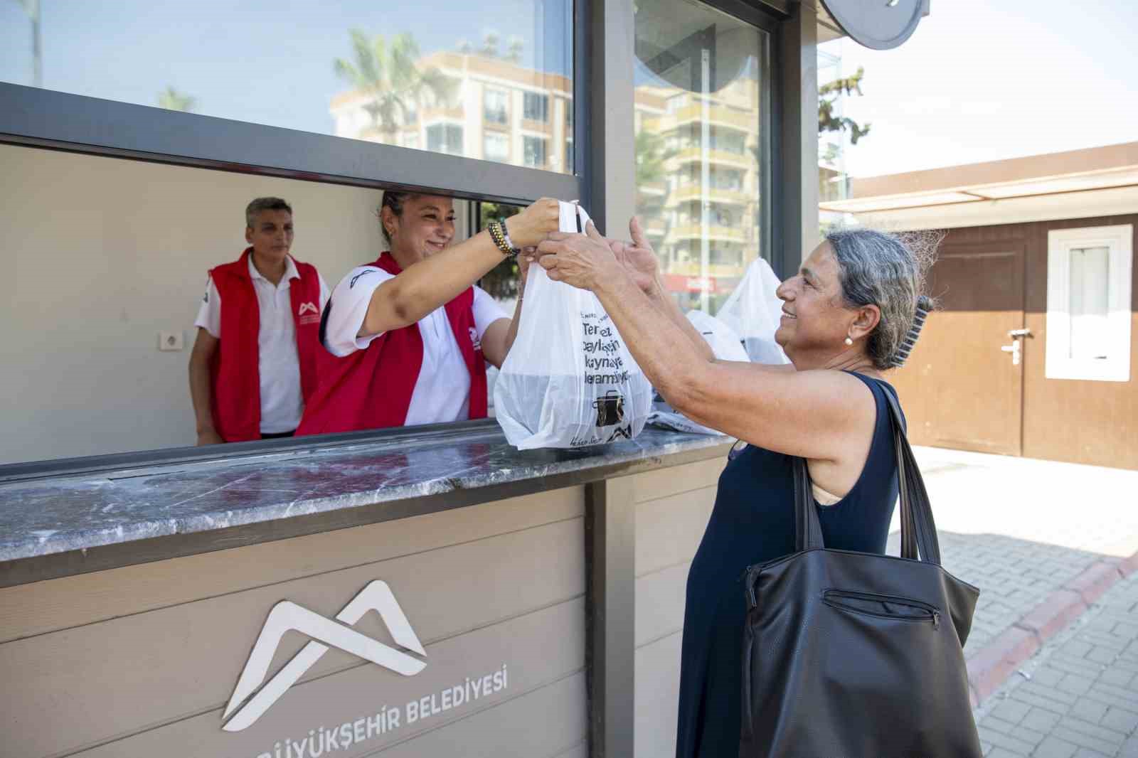 Mersin’de mahalle mutfakları 3 milyona yakın vatandaşa ulaştı
