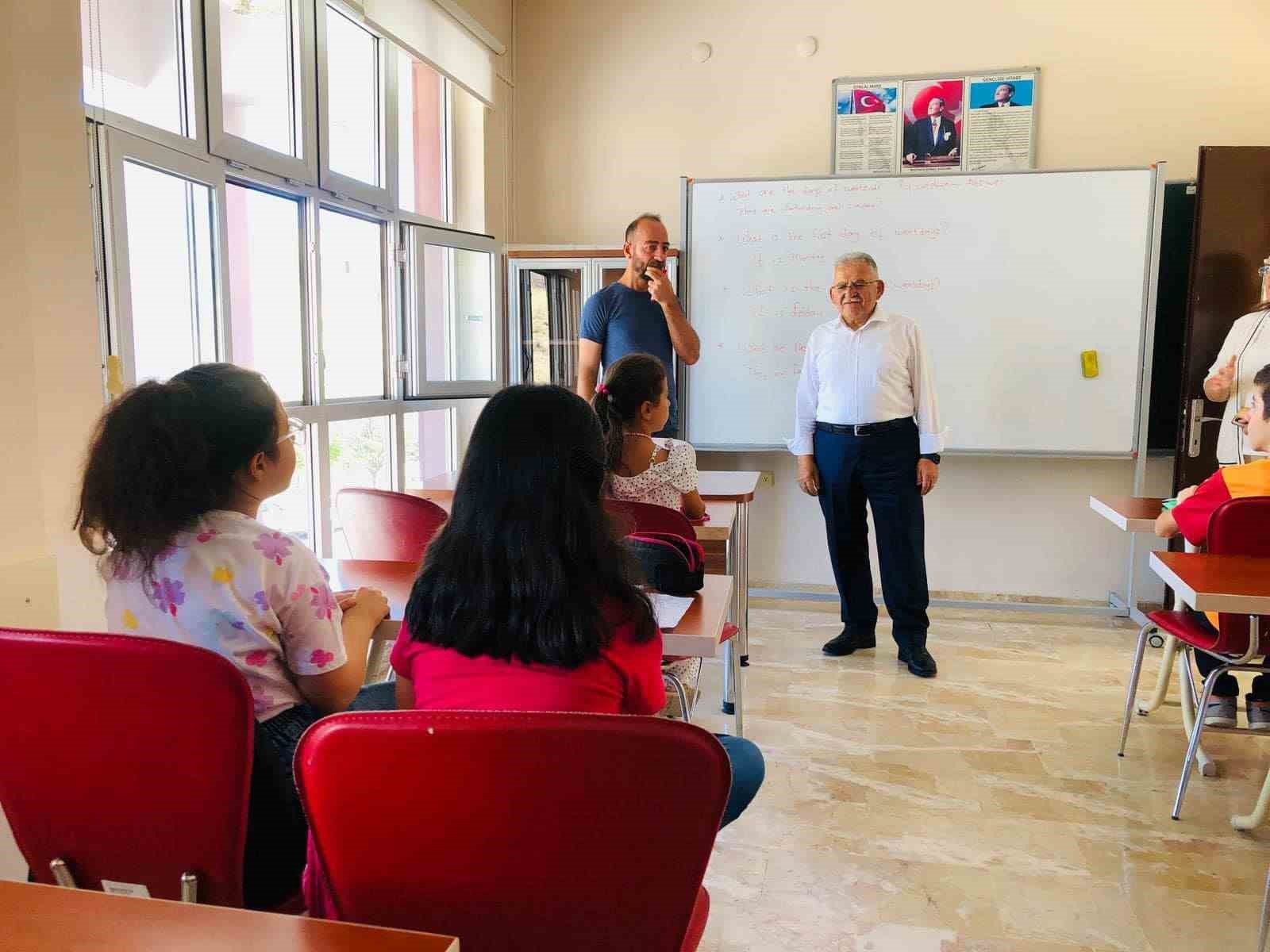 Başkan Büyükkılıç’tan KAYMEK Gençlik Merkezi’ne ziyaret
