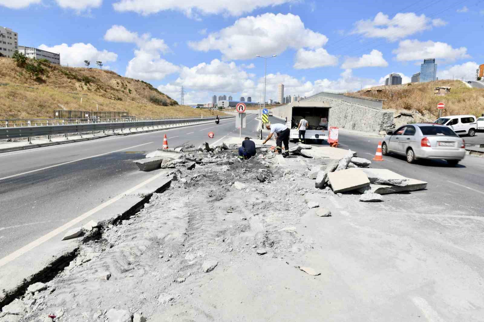 Esenyurt’ta 3 ana arteri birbirine bağlayan kavşakta çalışma
