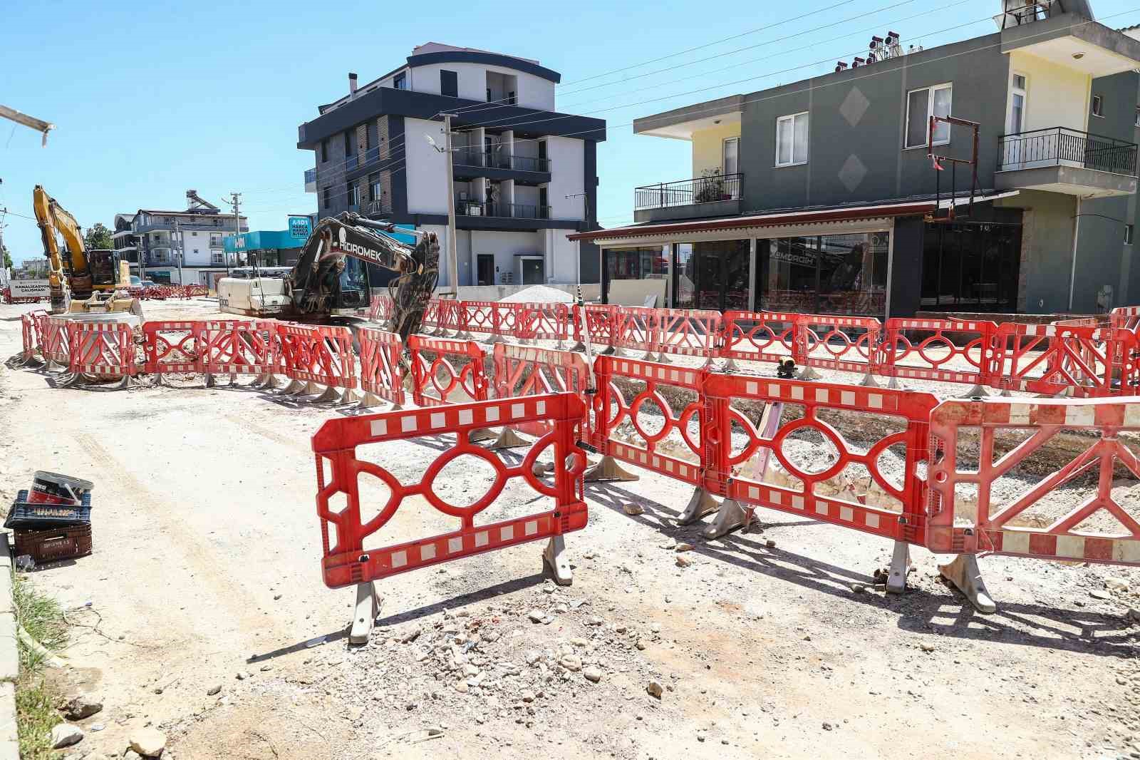 Büyükşehir’in 350 milyon TL bütçeli 76 kilometrelik kanalizasyon şebeke hattı çalışması sürüyor
