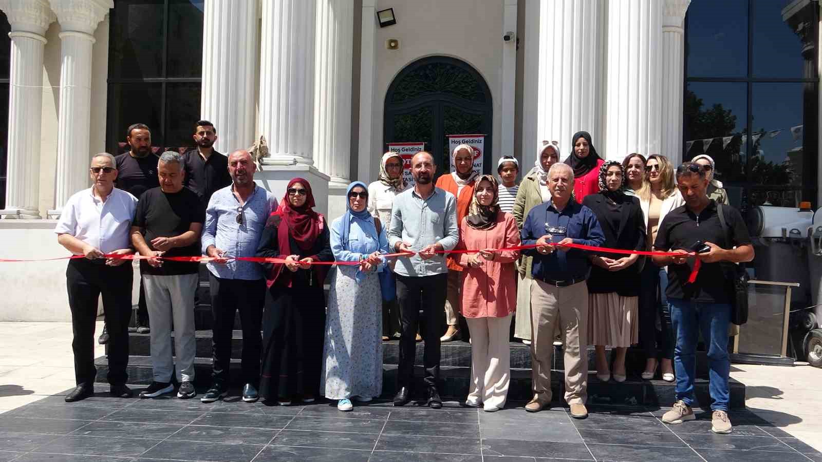 6 aylık emeklerini lösemili hastalara bağışladılar
