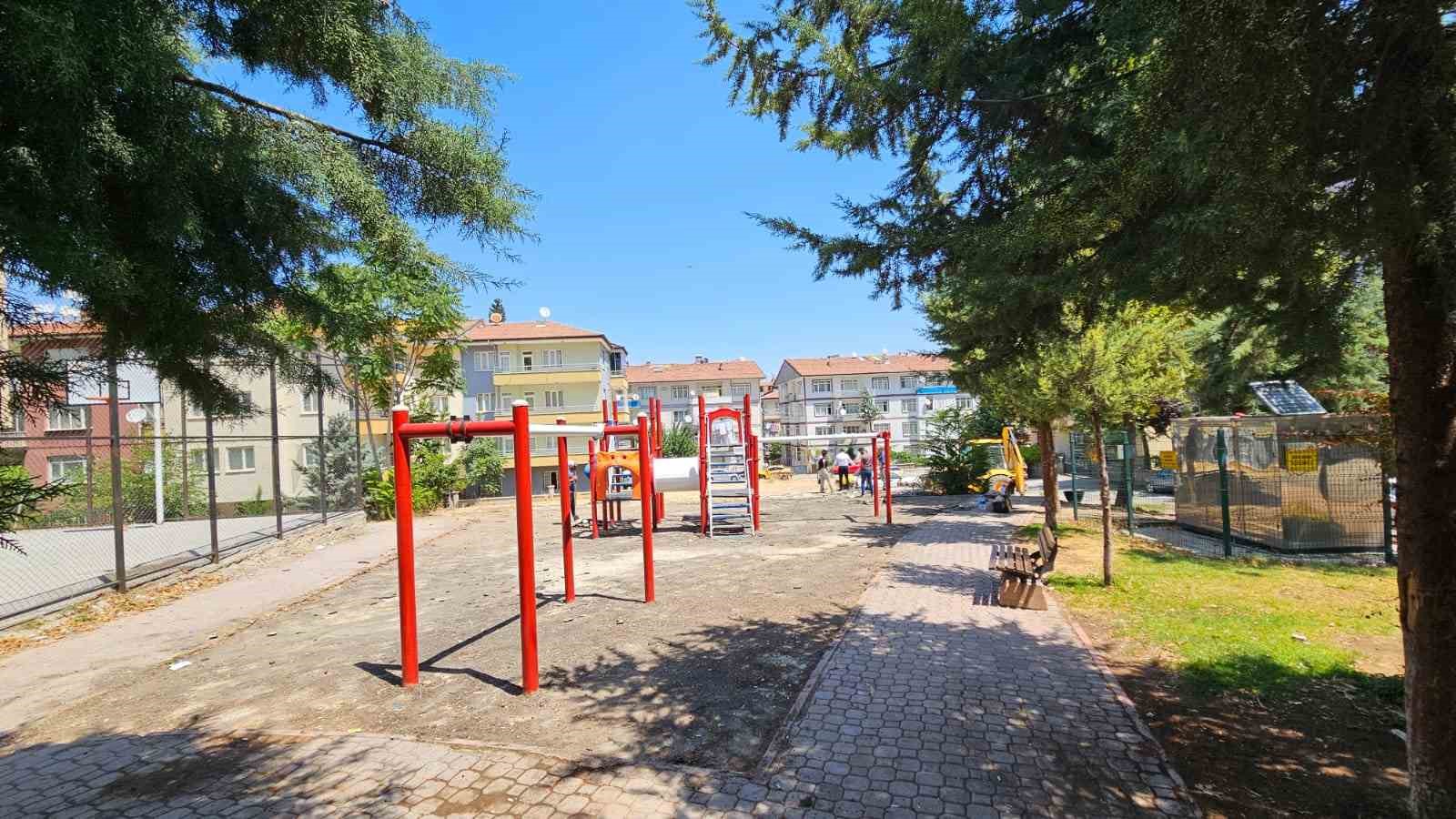 Battalgazi’de parklar yenilendi
