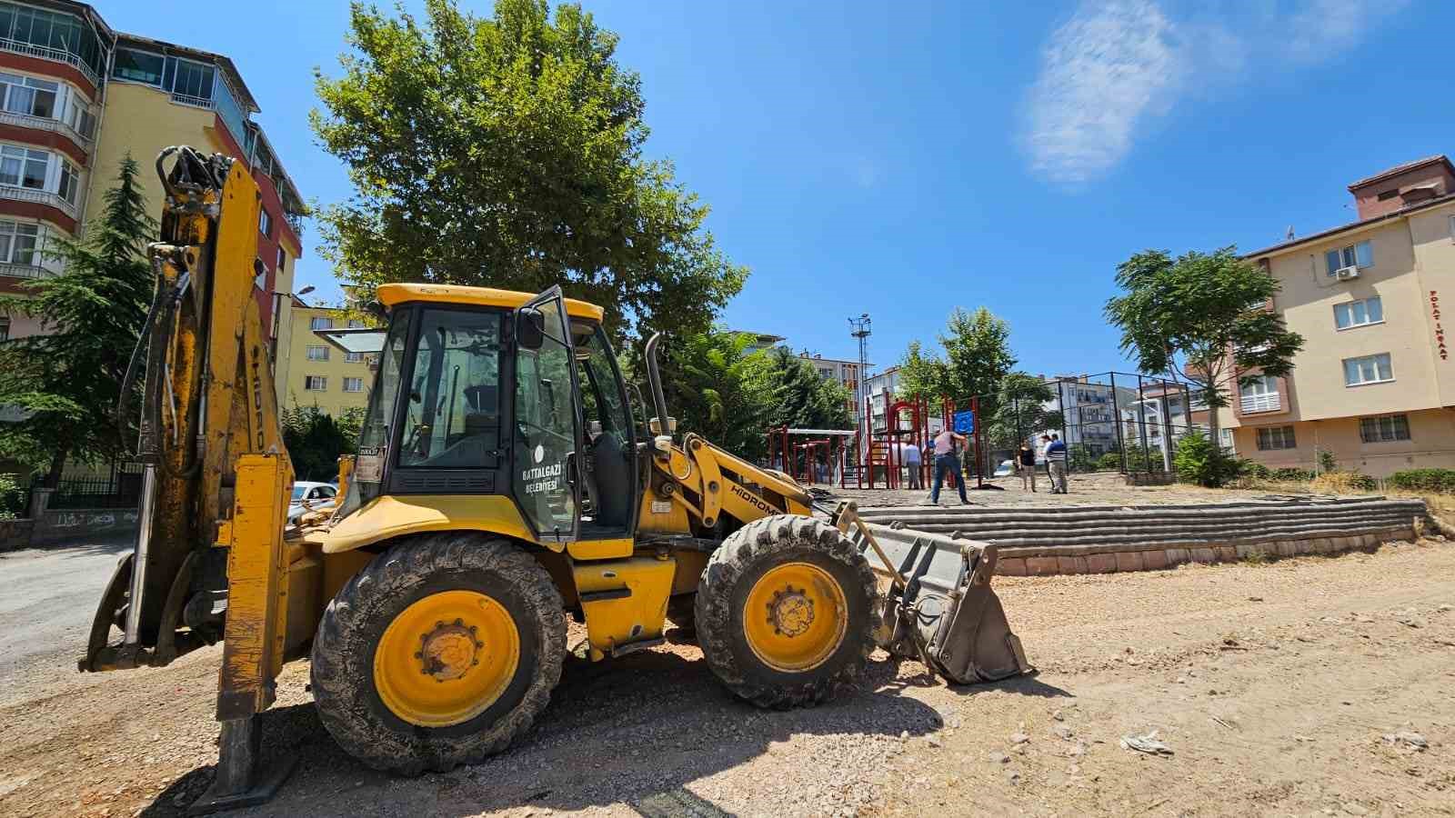 Battalgazi’de parklar yenilendi
