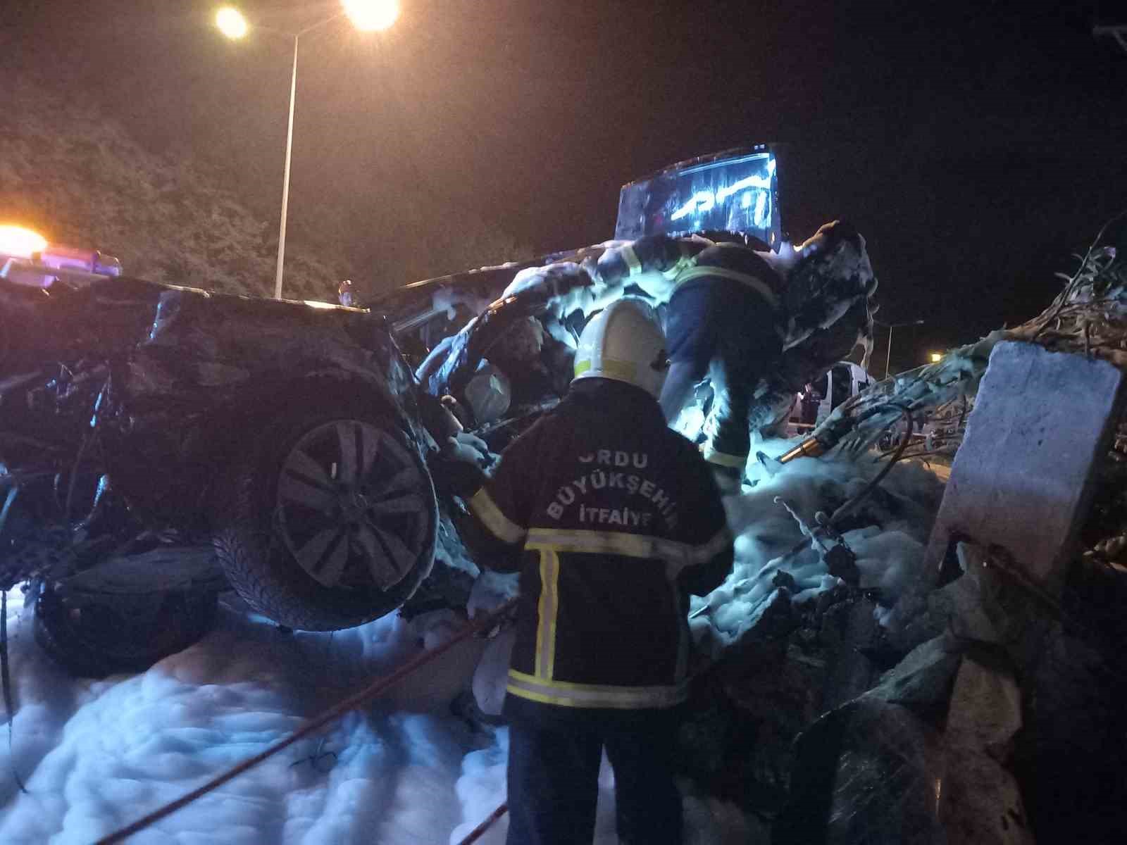 Ordu’da feci kaza: Cansız bedeni çıkarılırken otomobil alev aldı
