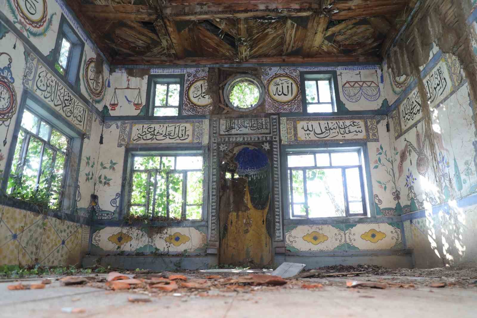 Çürümeye başlayan 100 yıllık cami, bakanlık tarafından koruma altına alındı
