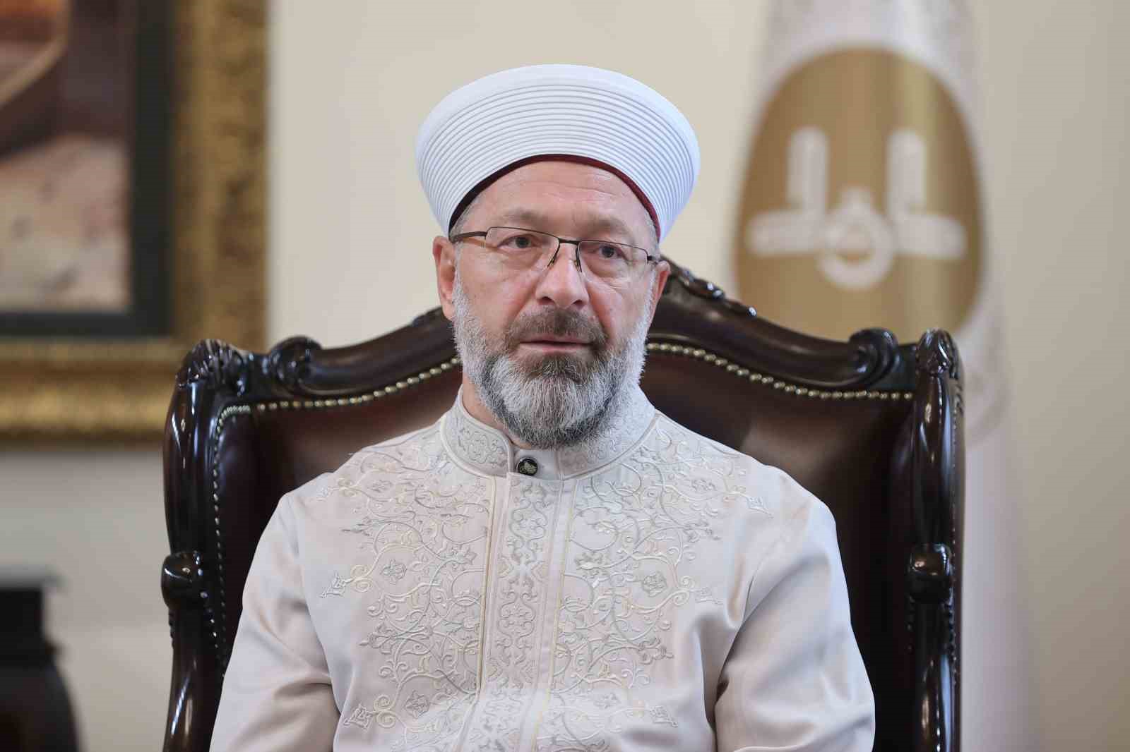 Diyanet İşleri Başkanı Erbaş, Türk devletlerinden gelen akademisyen ve öğrencilerle bir araya geldi
