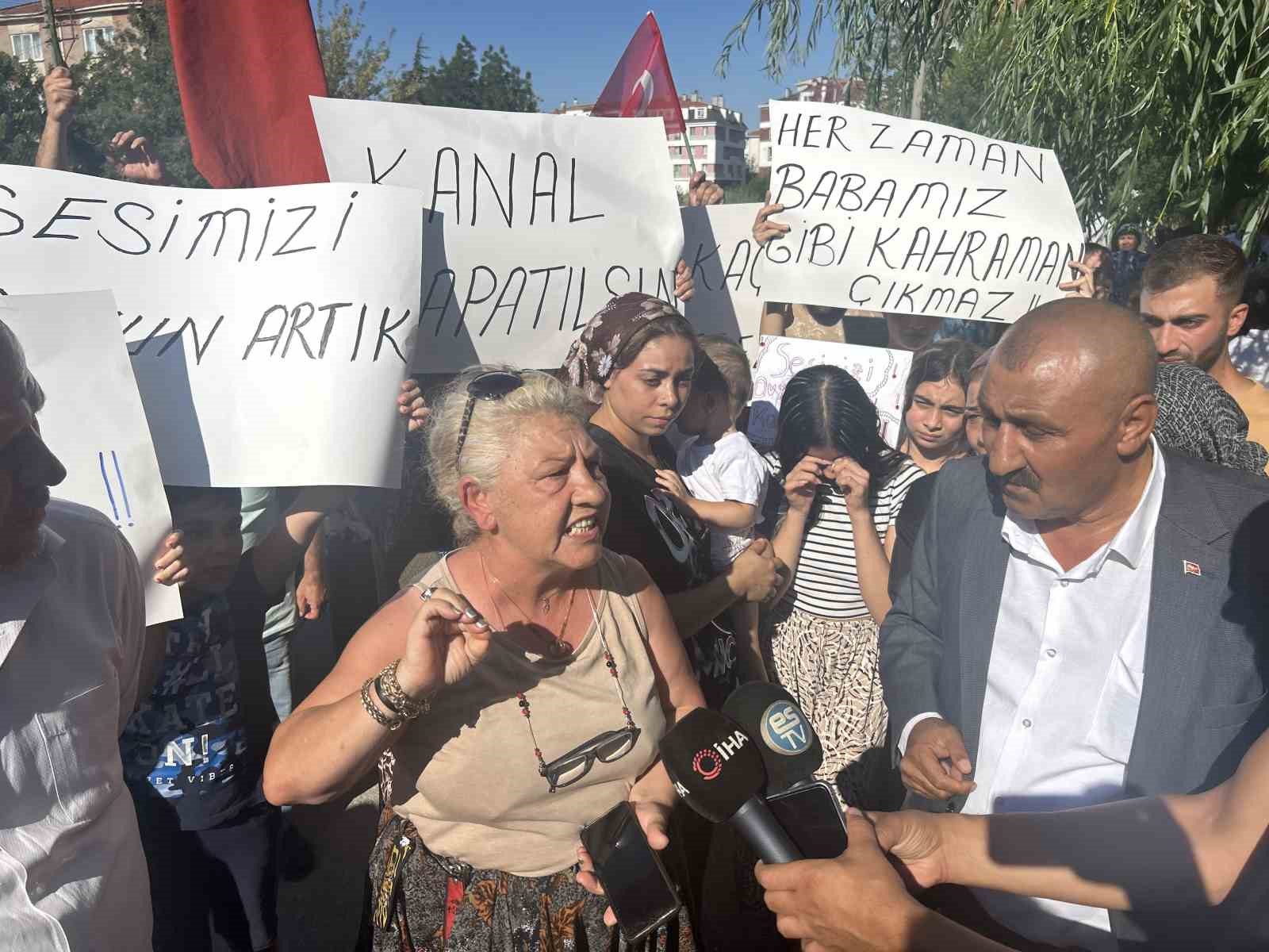 Eskişehir’de kanala düşen çocuğu kurtarmak isterken ölen adamın ailesinin kanal isyanı
