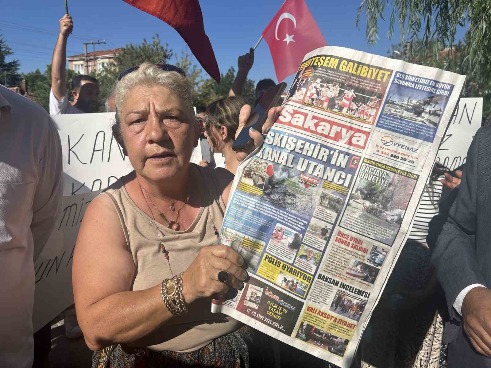 Eskişehir’de kanala düşen çocuğu kurtarmak isterken ölen adamın ailesinin kanal isyanı
