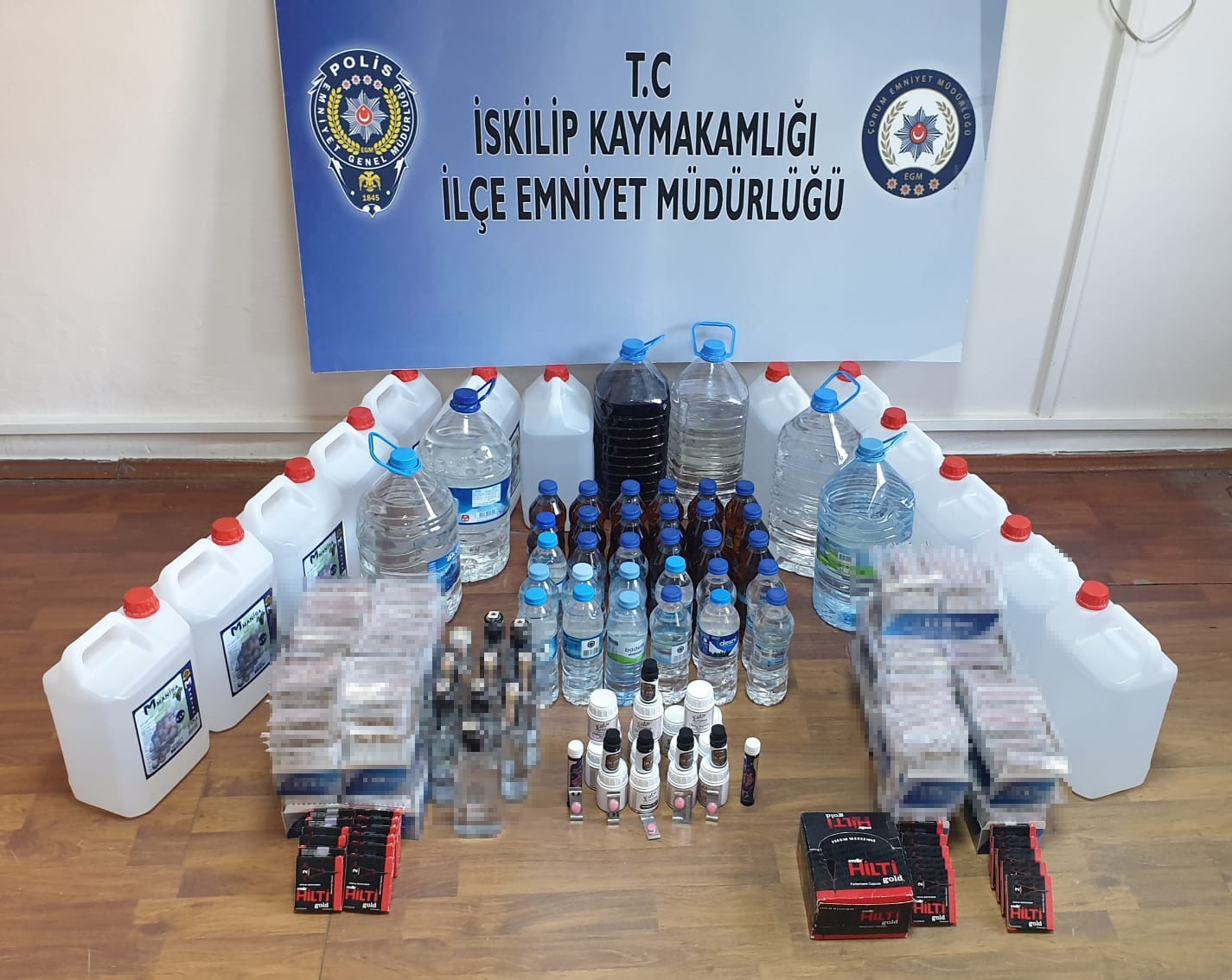 İskilip polisinden kaçak içki ve makaron operasyonu
