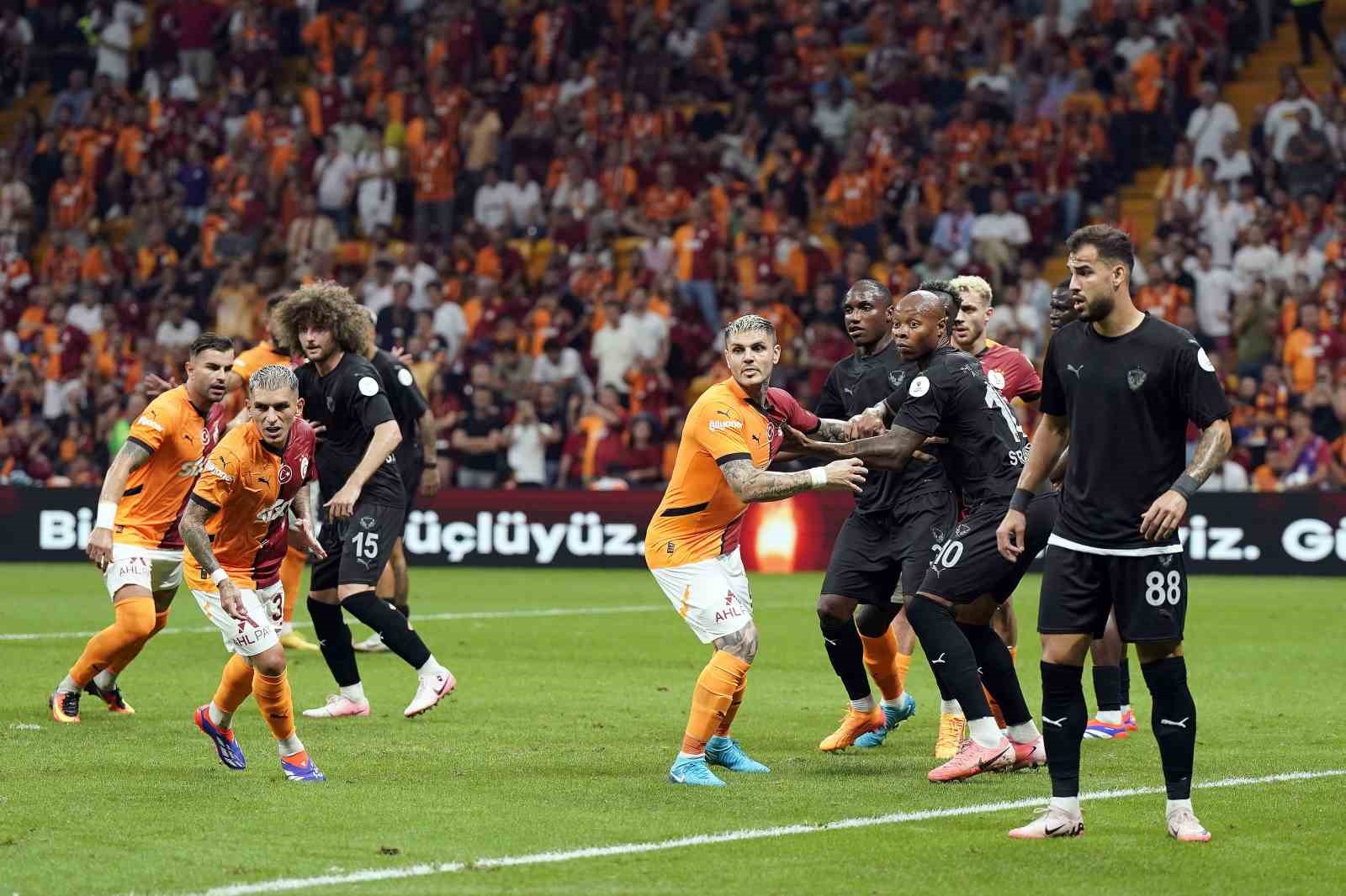 Trendyol Süper Lig: Galatasaray: 0 - Hatayspor: 0 (İlk yarı)
