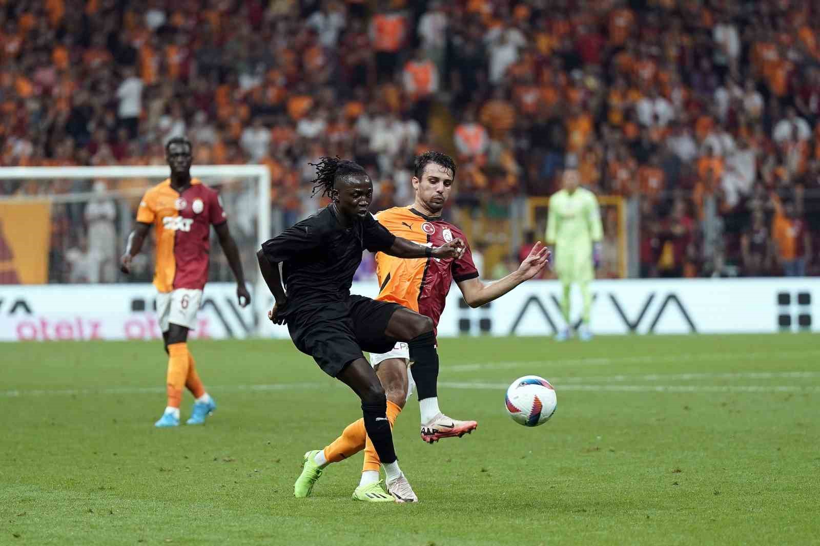 Trendyol Süper Lig: Galatasaray: 0 - Hatayspor: 0 (İlk yarı)
