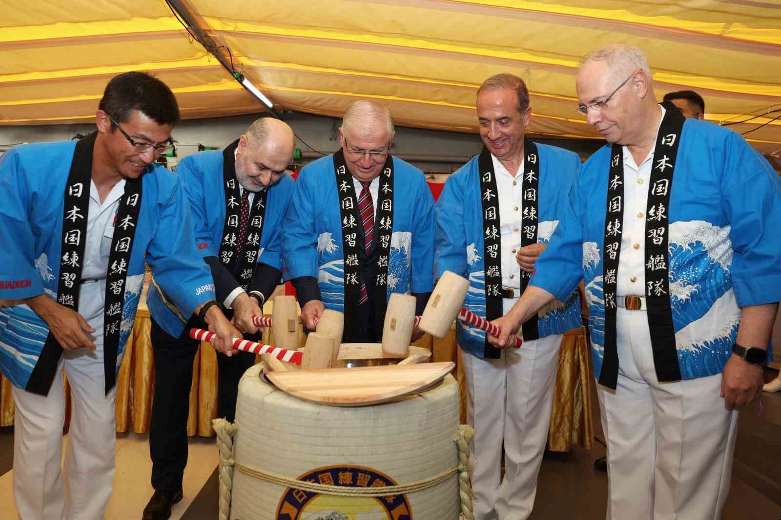 Bakan Güler, Türkiye-Japonya ilişkilerinin 100’üncü yılı dolayısıyla düzenlenen resepsiyona katıldı
