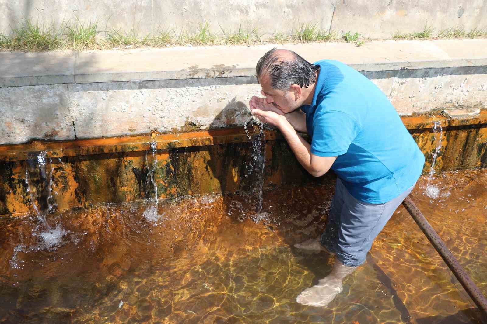 Kavurucu sıcakta Ekşisu buz gibi dondurdu
