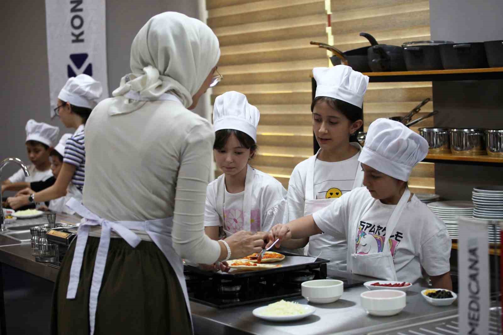 Çölyak hastası çocuklar aşçı oldu, glutensiz yemeklerini kendi hazırladı
