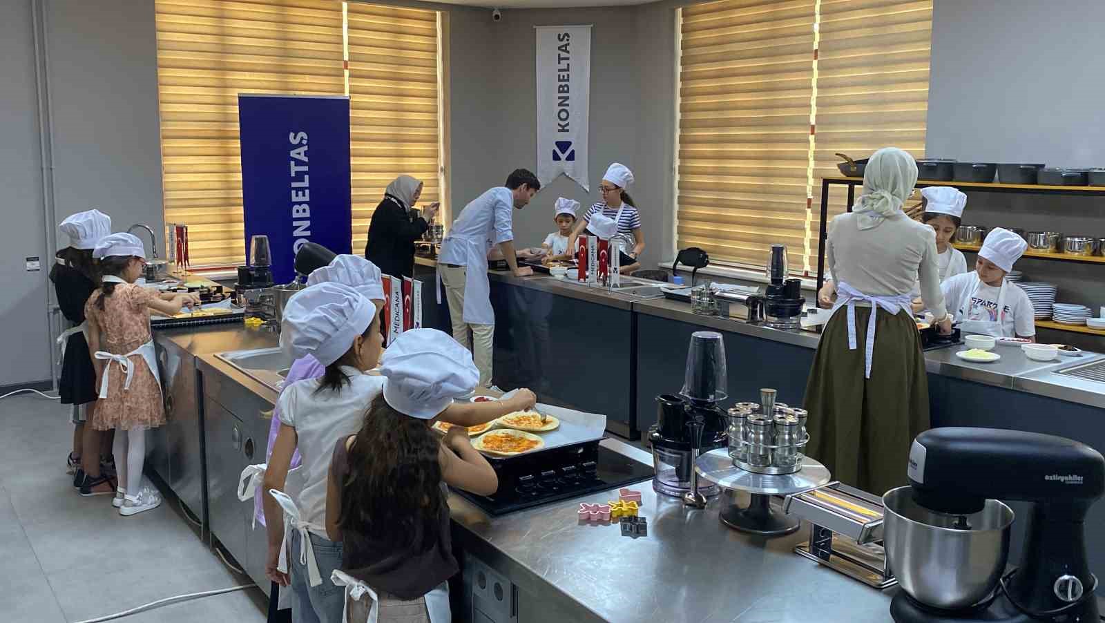 Çölyak hastası çocuklar aşçı oldu, glutensiz yemeklerini kendi hazırladı
