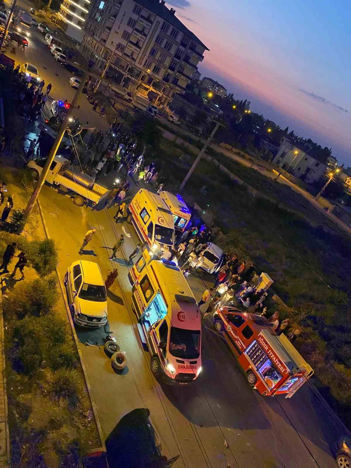 Iğdır’da meydana gelen zincirleme trafik kazası güvenlik kamerasında
