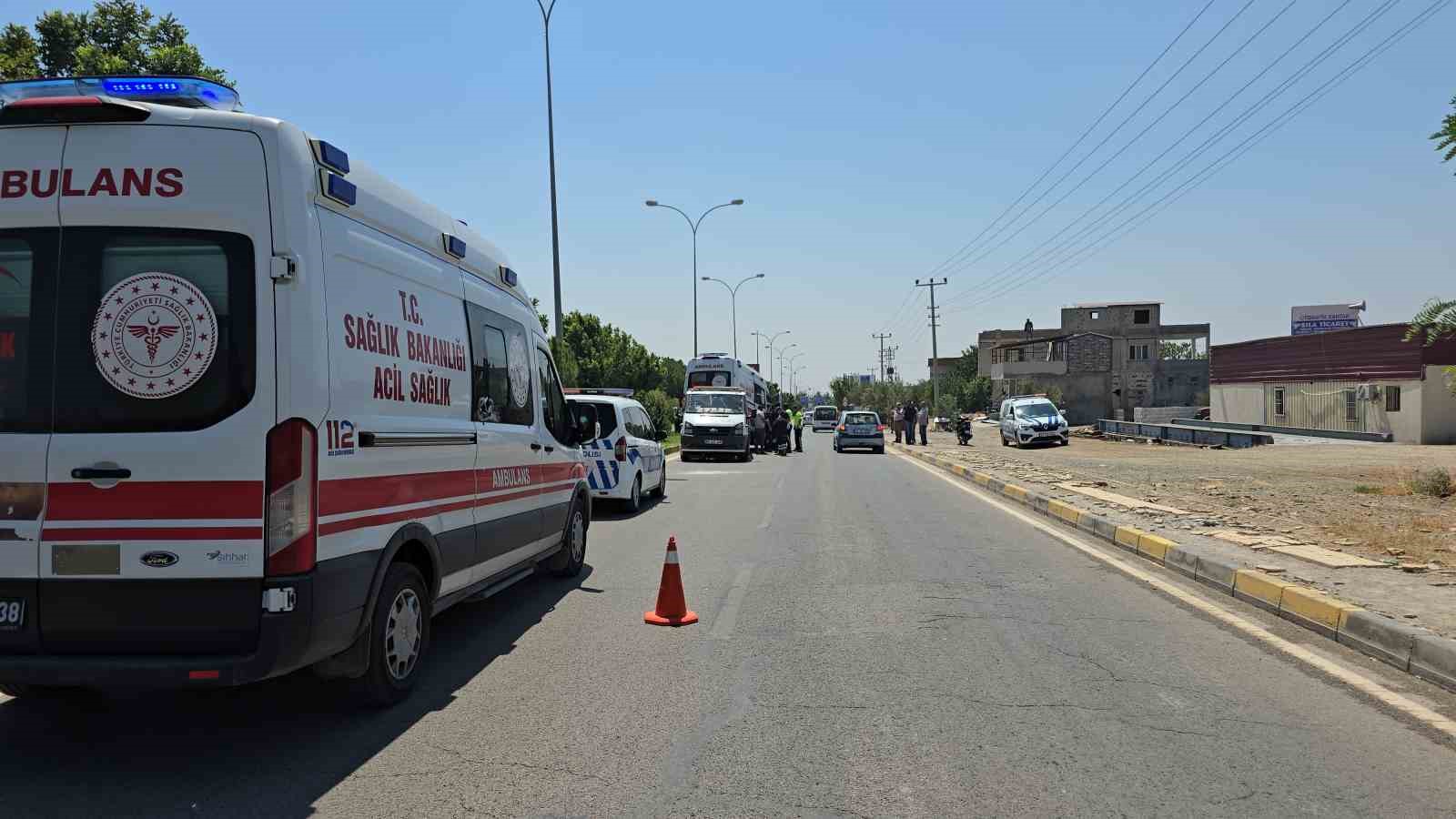 Gaziantep’te vakadan dönen ambulans tankere çarptı: 3 sağlıkçı yaralı
