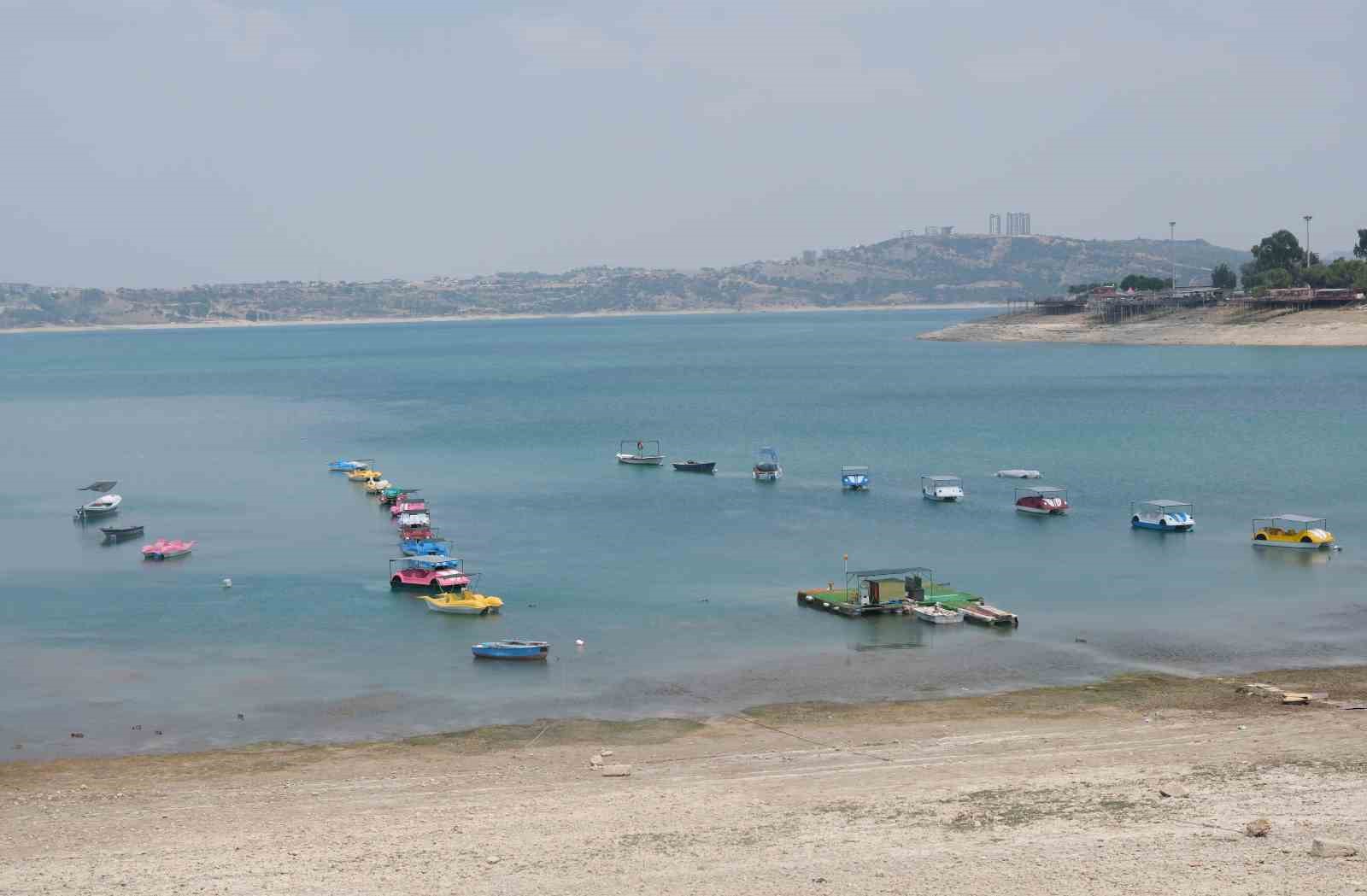 Adana’da sıcaklık çocukları oyunlarından etti
