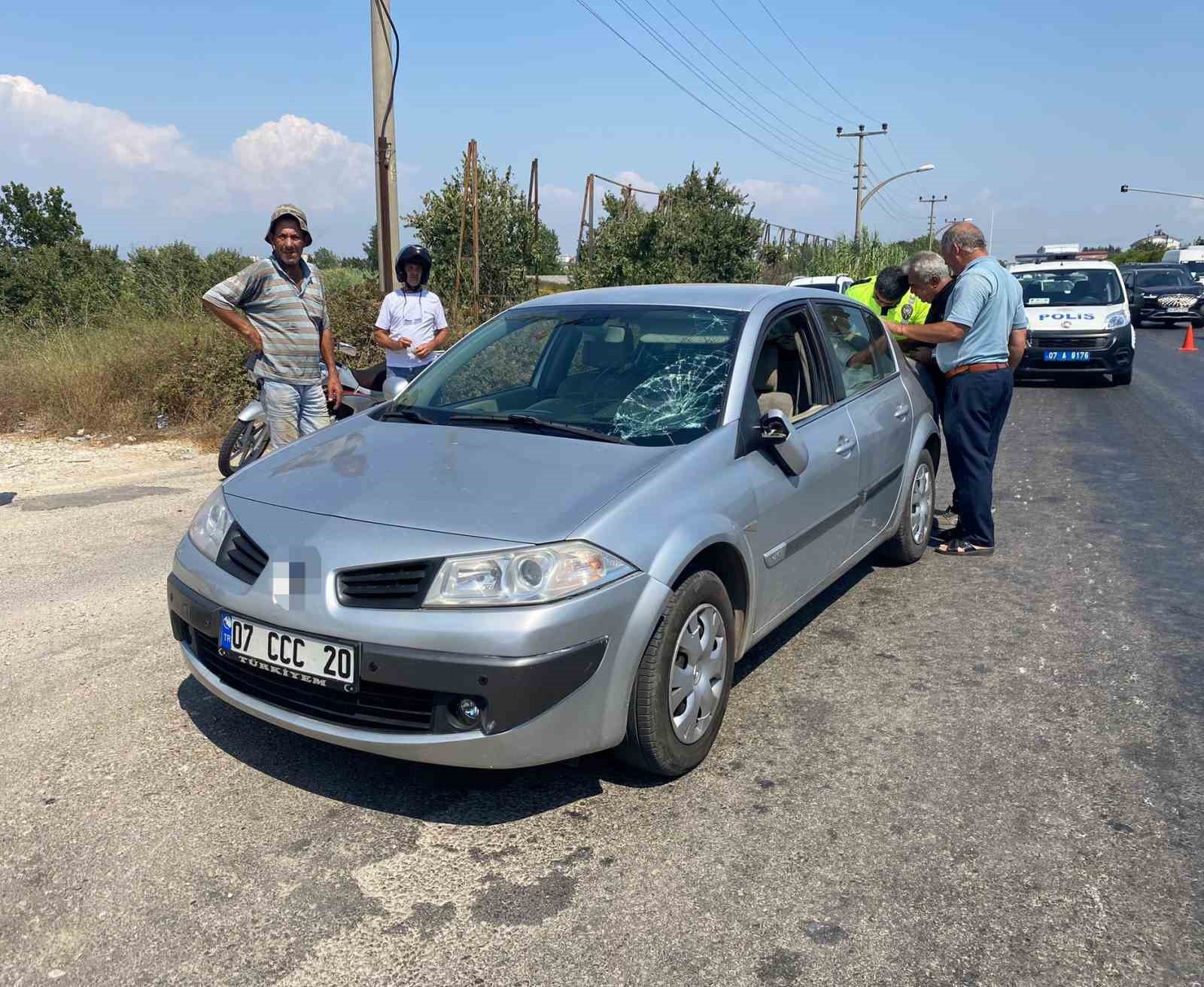 Yolun karşısına geçmek isterken otomobilin çarptığı yaya yaralandı
