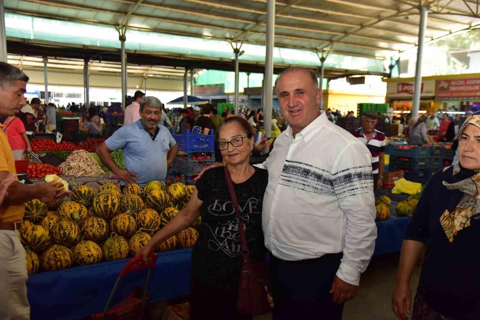 Başkan Kaya, semt pazarında vatandaşlarla buluştu
